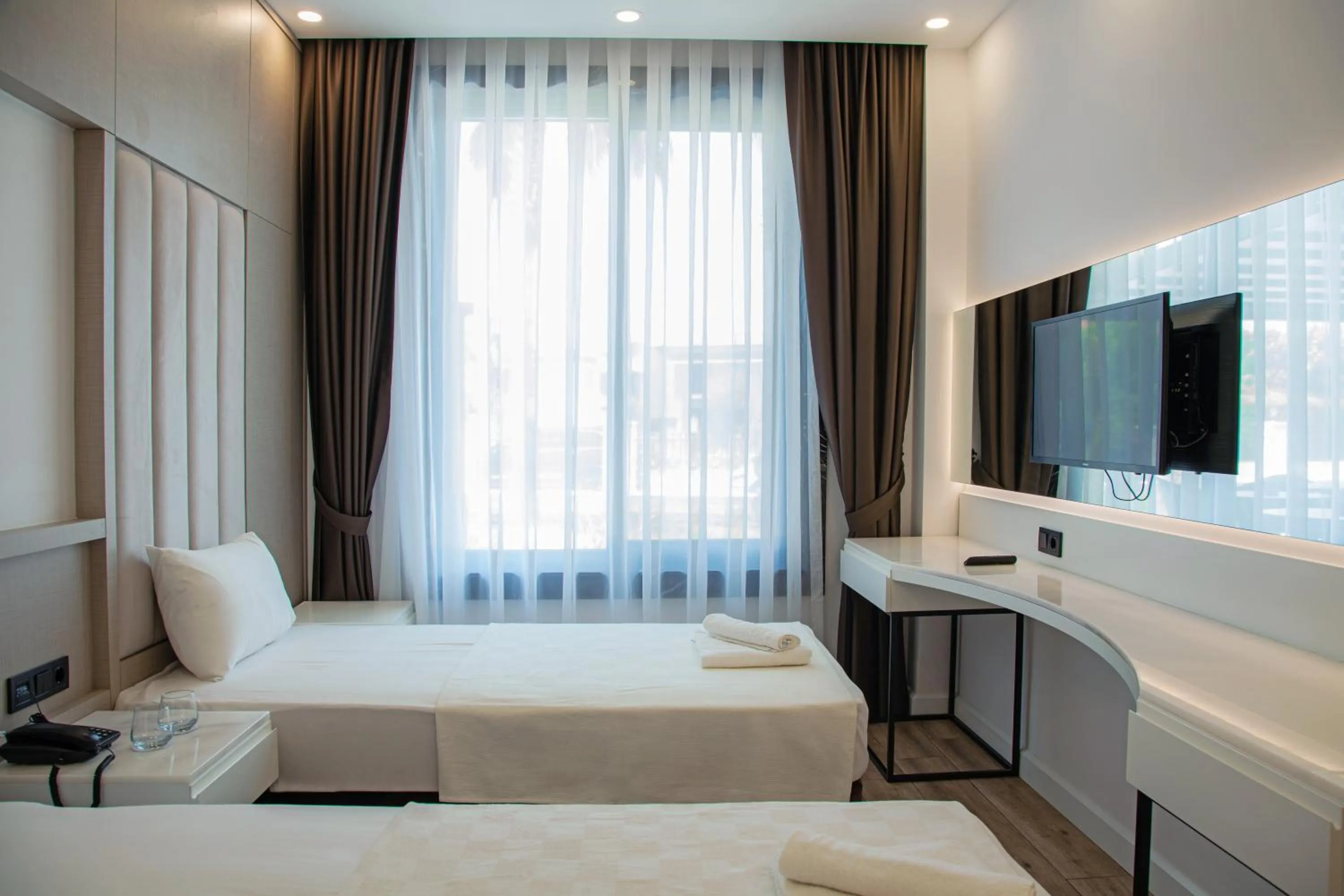 Communal lounge/ TV room, Bed in Edem Flower Hotel