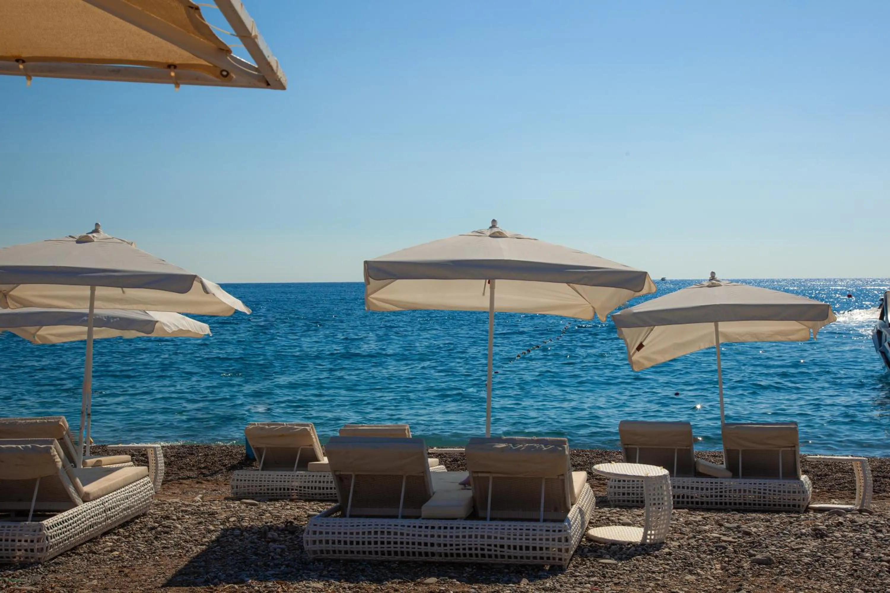 Beach in Edem Flower Hotel