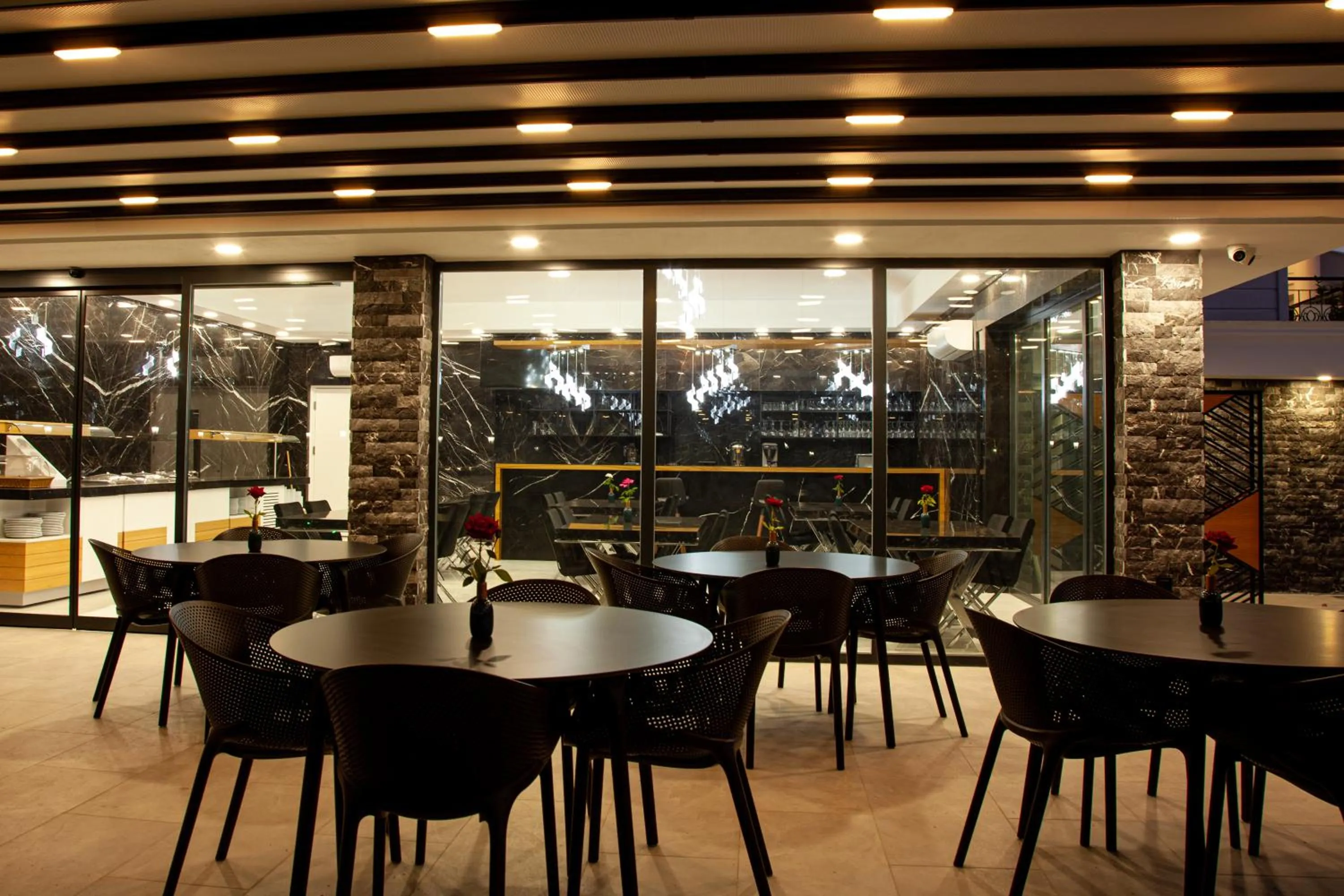 Restaurant/places to eat in Edem Flower Hotel