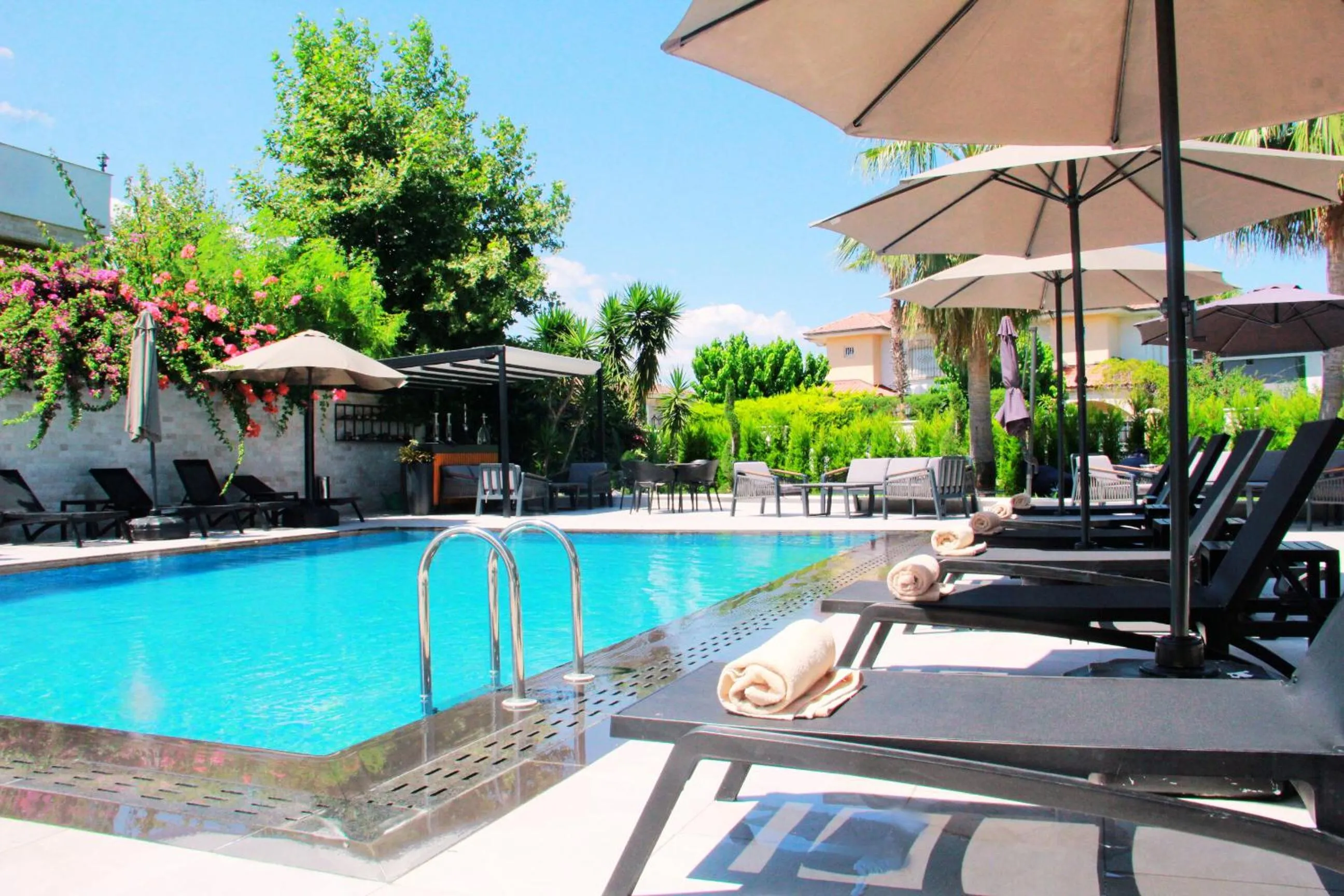 Patio in Edem Flower Hotel