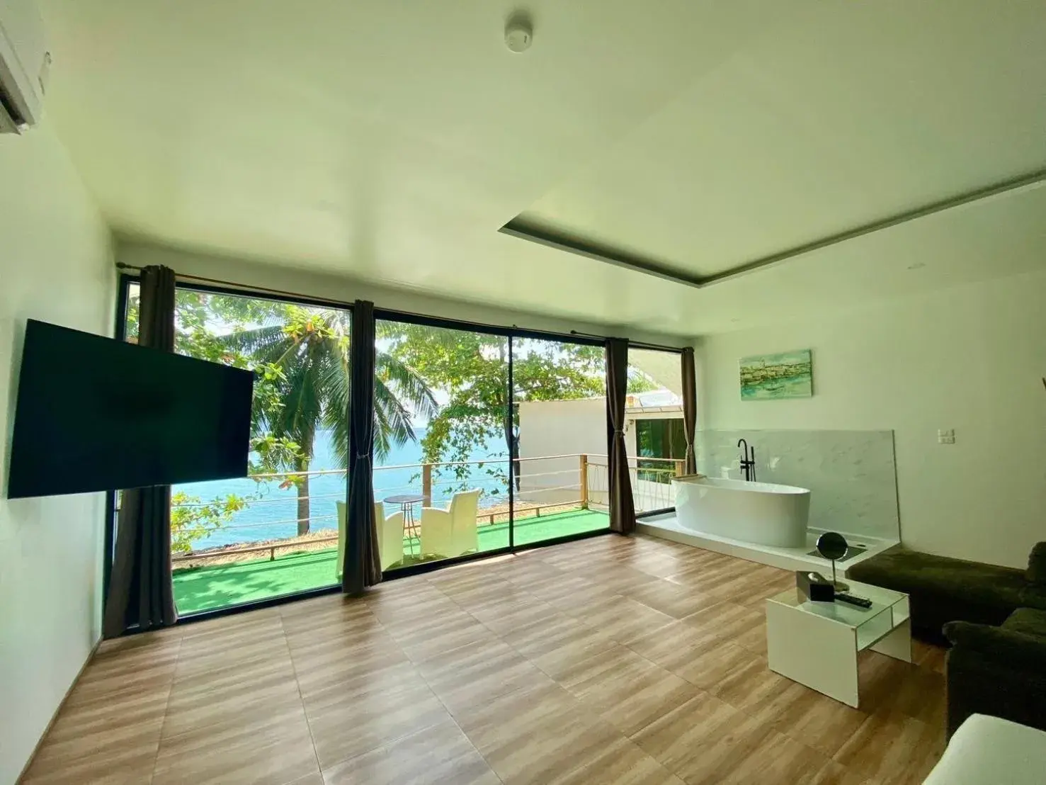 Deluxe Double Room with Balcony and Sea View in patong sunset villa Phuket Deluxe Double Room with Balcony and Sea View in patong sunset villa Phuket
