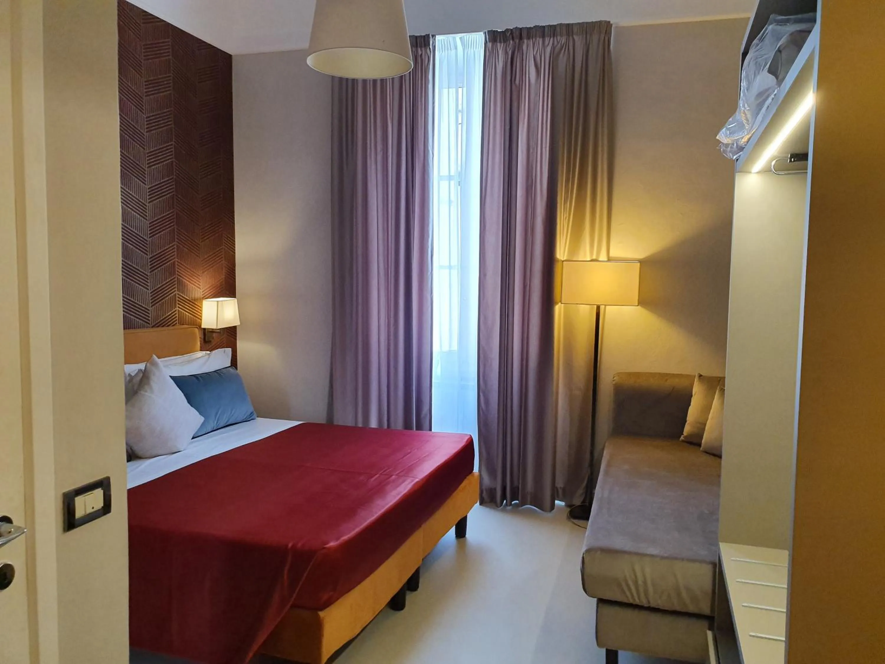 Photo of the whole room, Bed in Hotel Maxim Axial