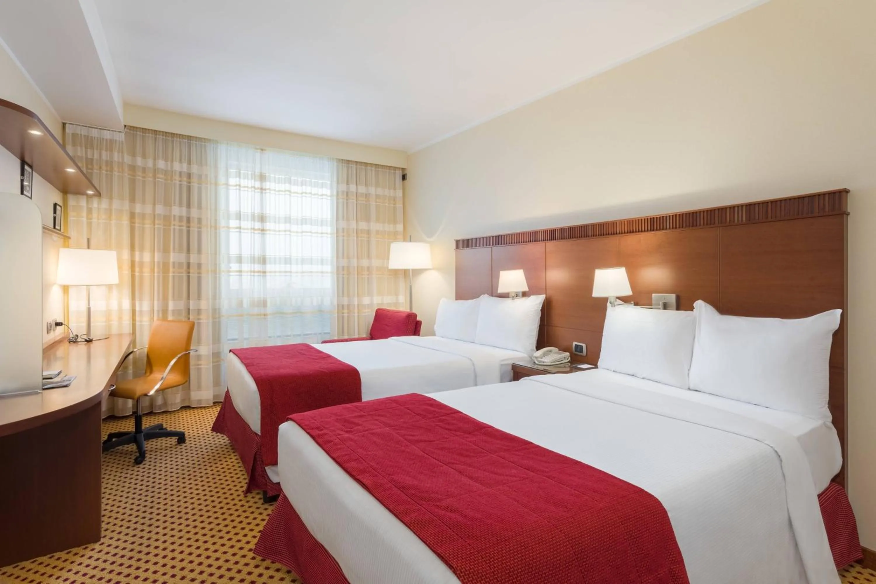 Photo of the whole room, Bed in Courtyard by Marriott Venice Airport