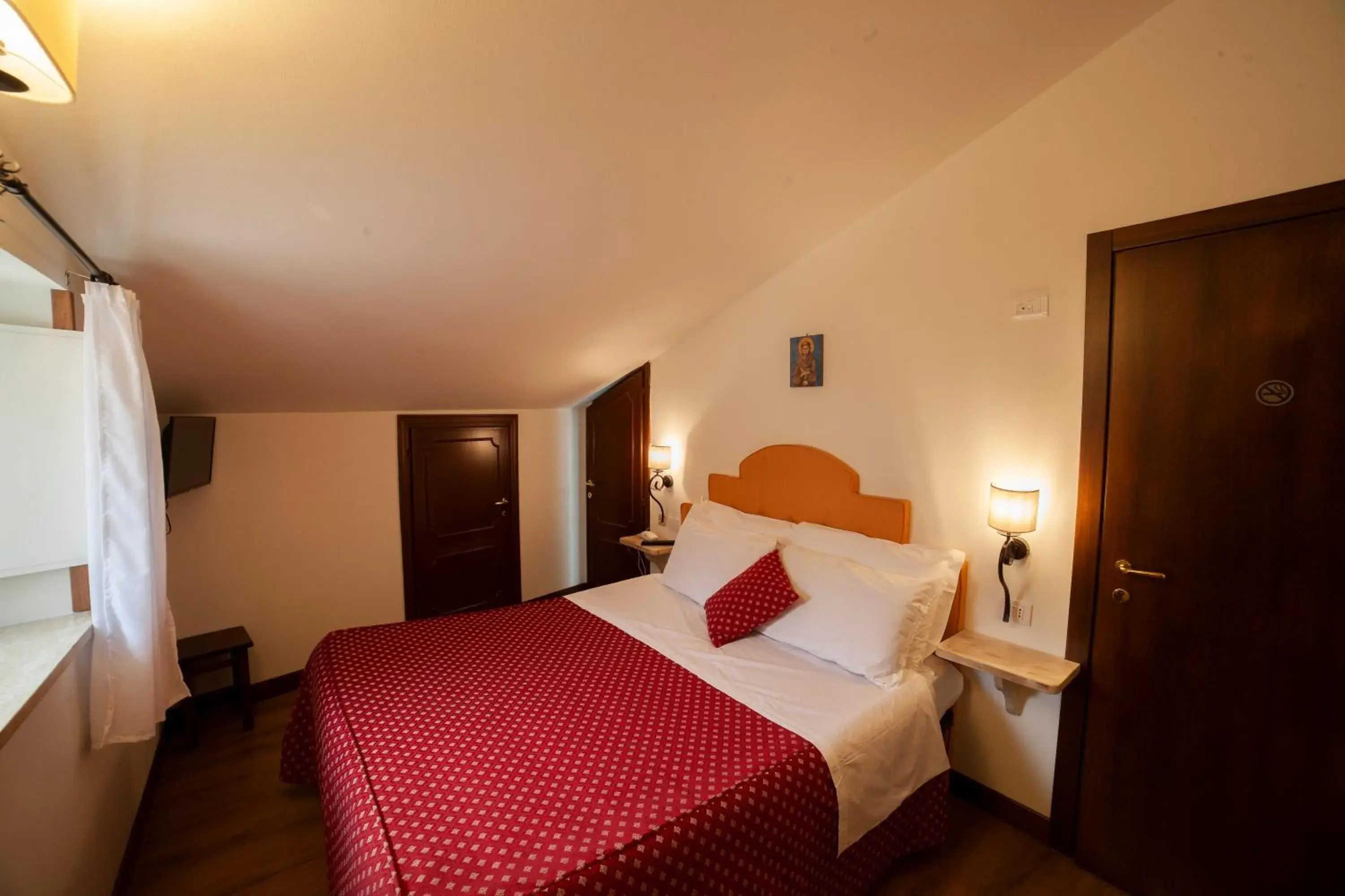 Small Double Room in Hotel Pax Small Double Room in Hotel Pax