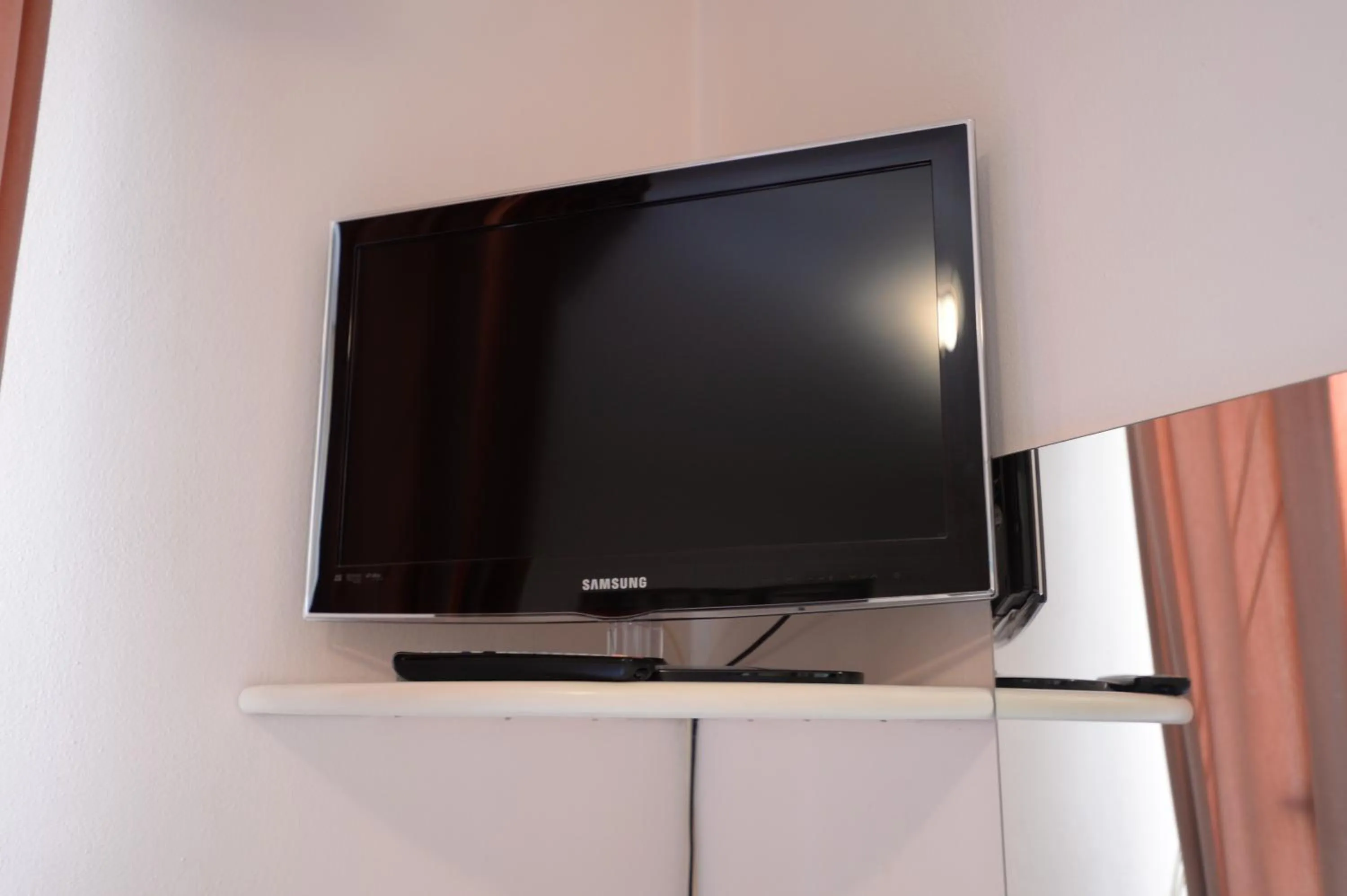 TV and multimedia in Hotel La Torre