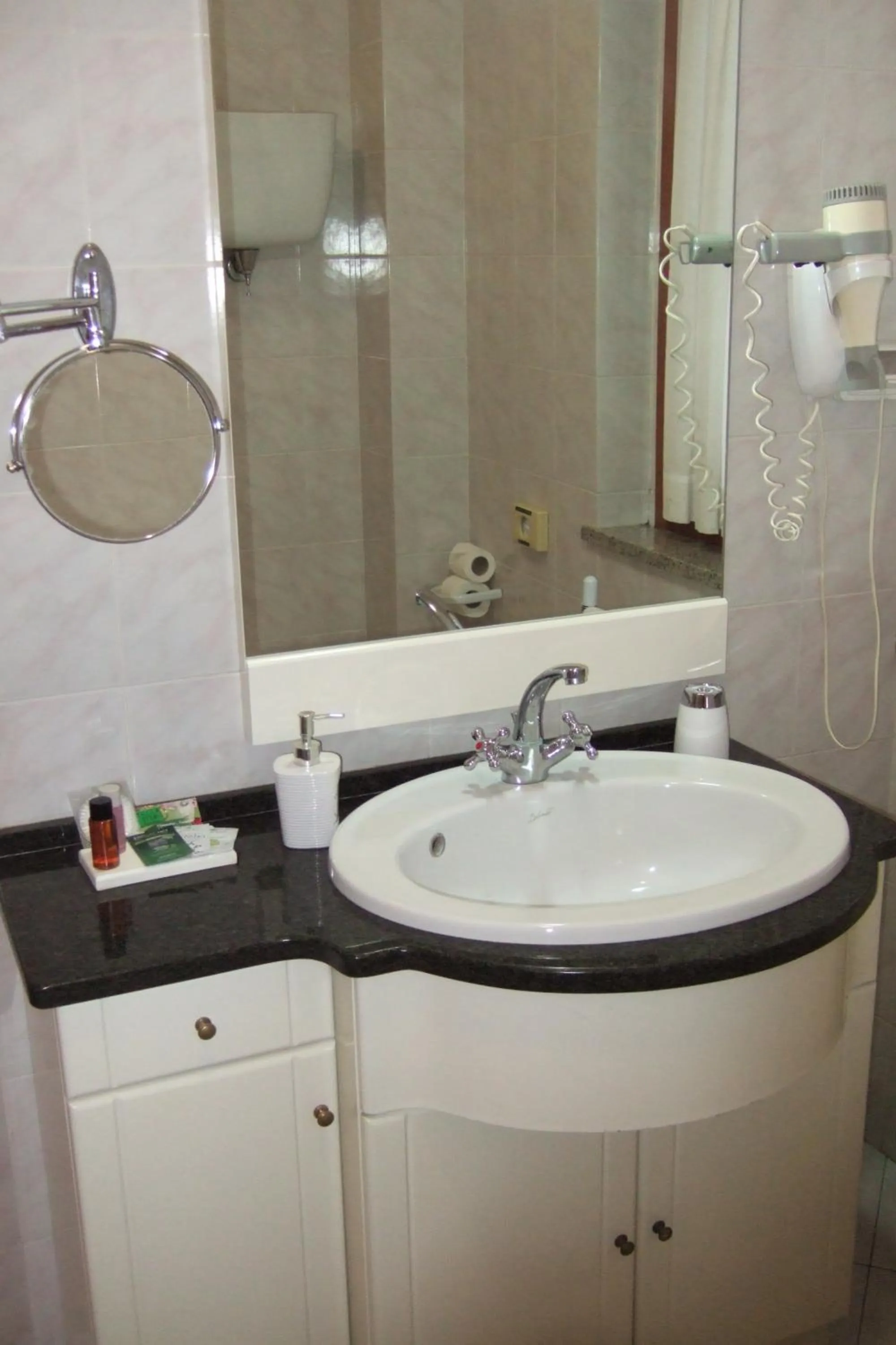 Toilet in Hotel La Torre