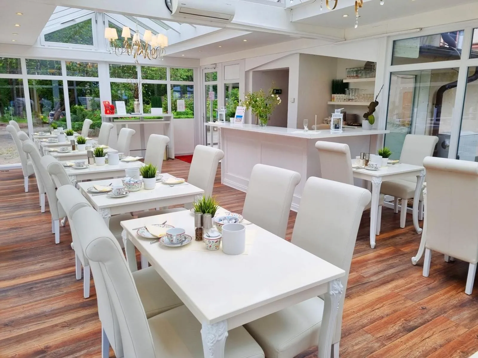 Restaurant/places to eat in Strandhotel Lindequist