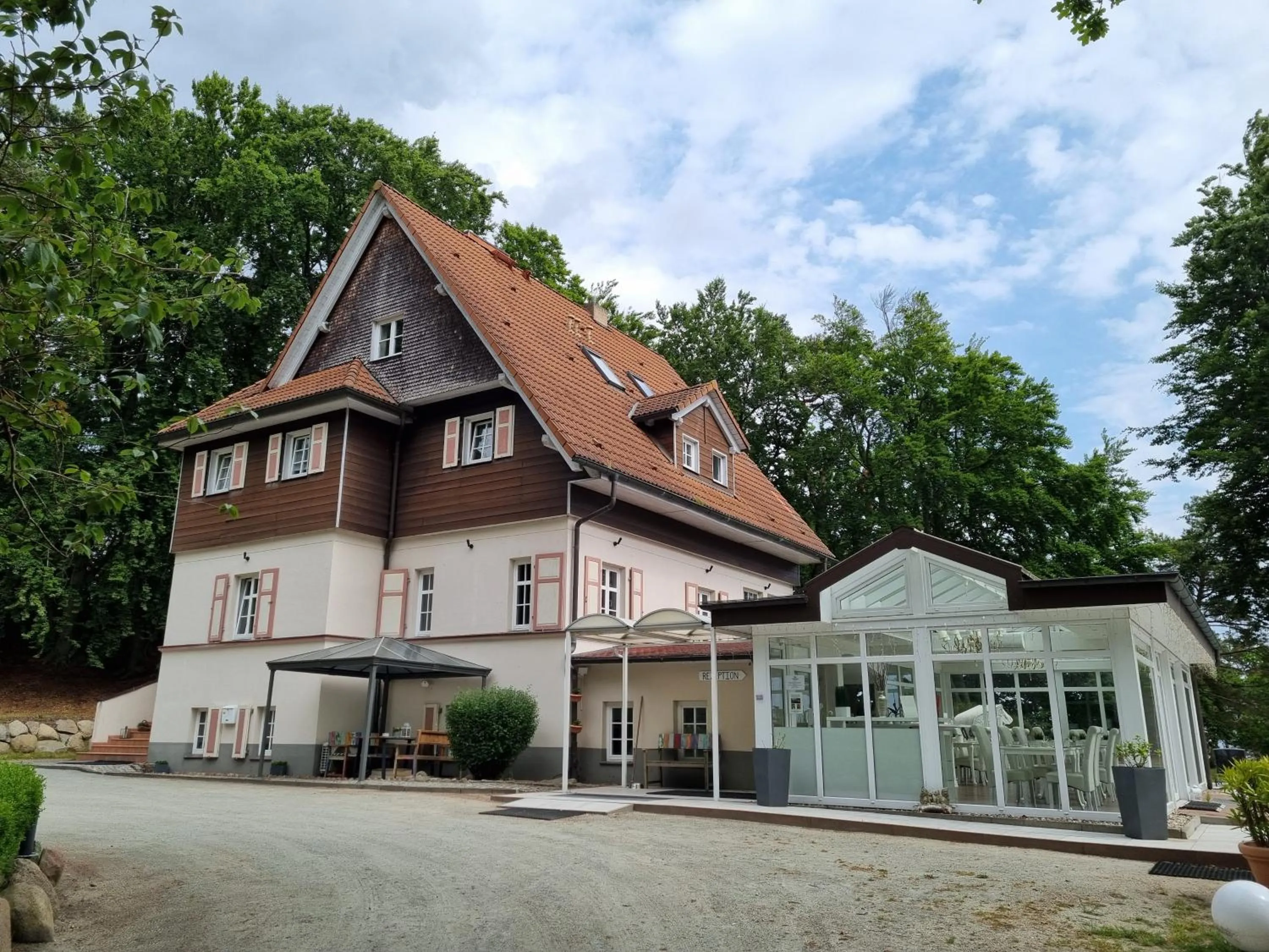 Property building in Strandhotel Lindequist
