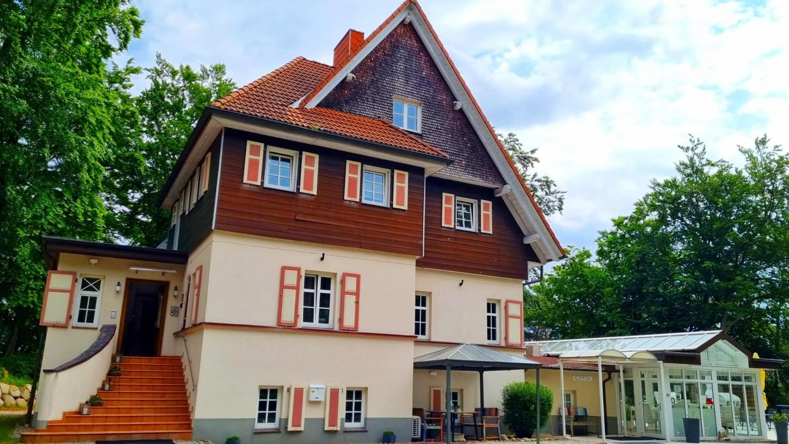 Property building in Strandhotel Lindequist