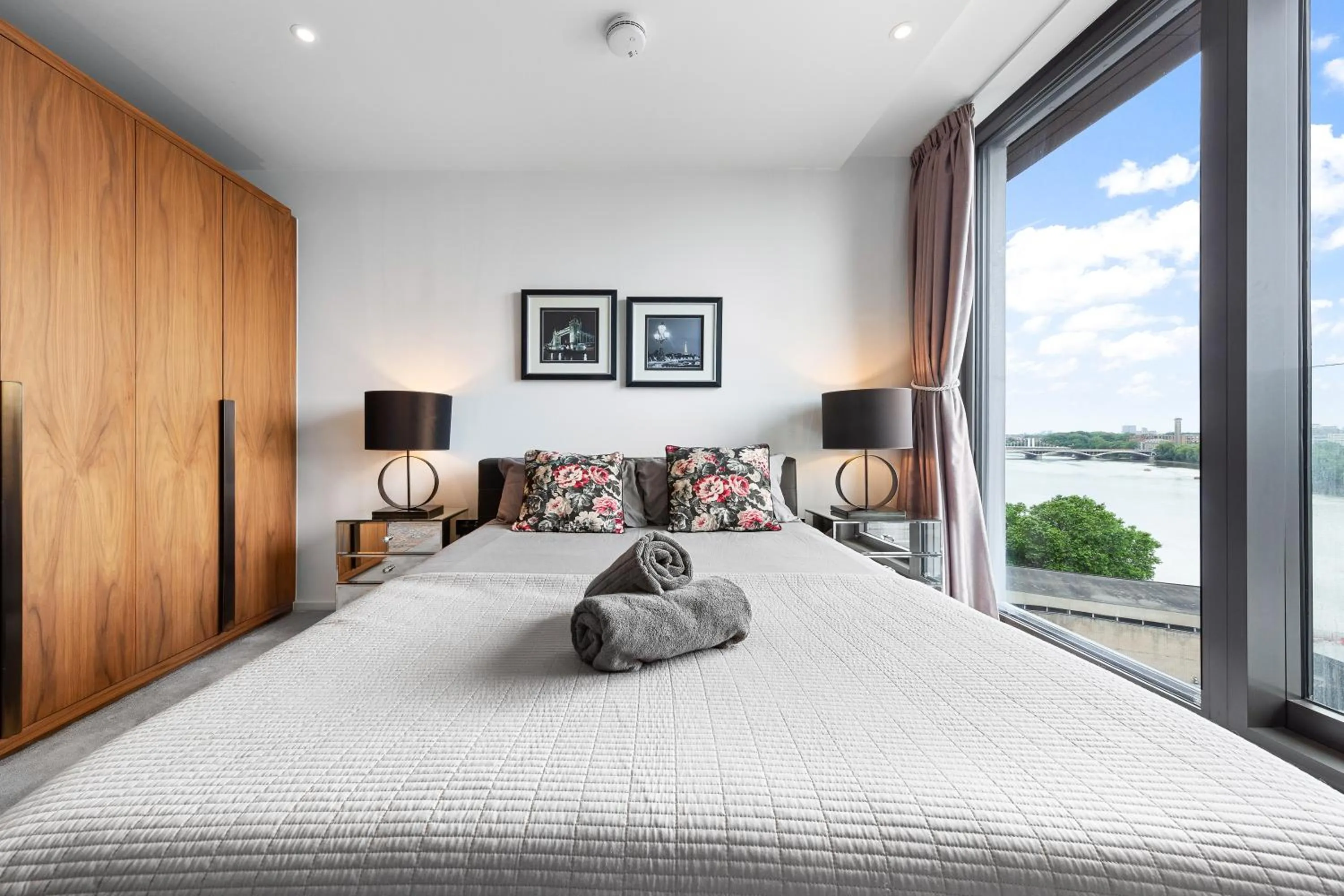 Bed in River Panorama Central London 2 bedroom New Development