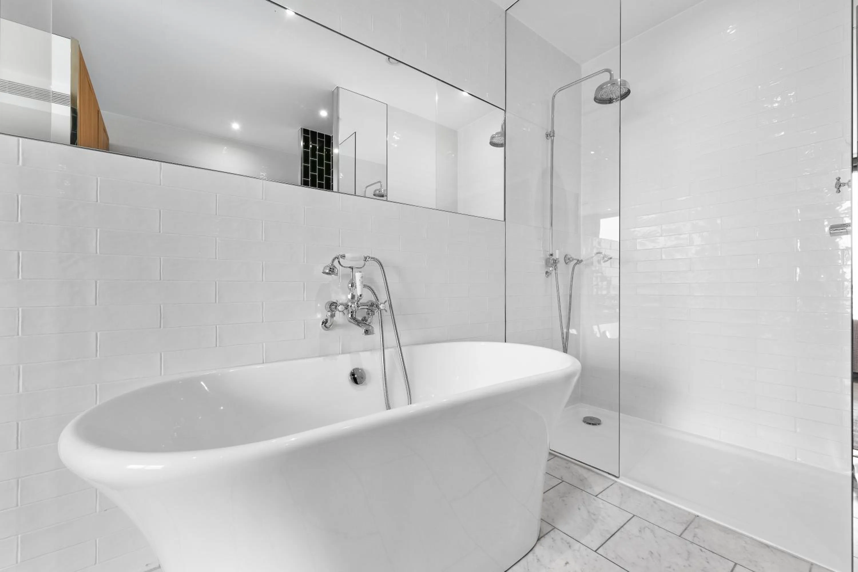 Shower in River Panorama Central London 2 bedroom New Development