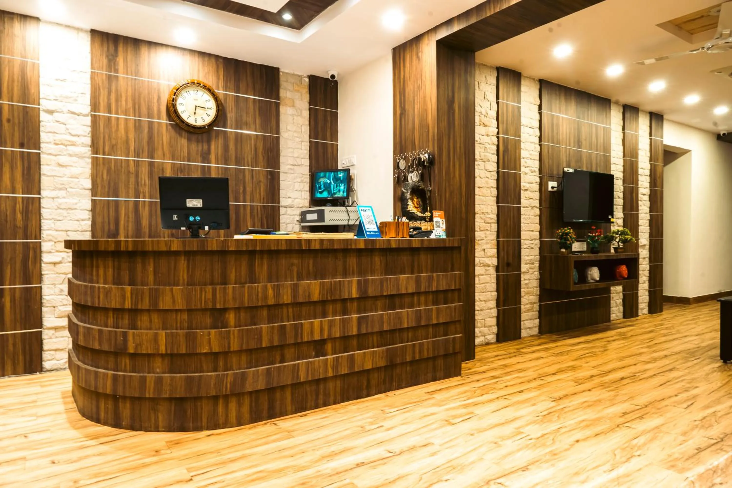 Lobby or reception in Hotel Sohrai Inn