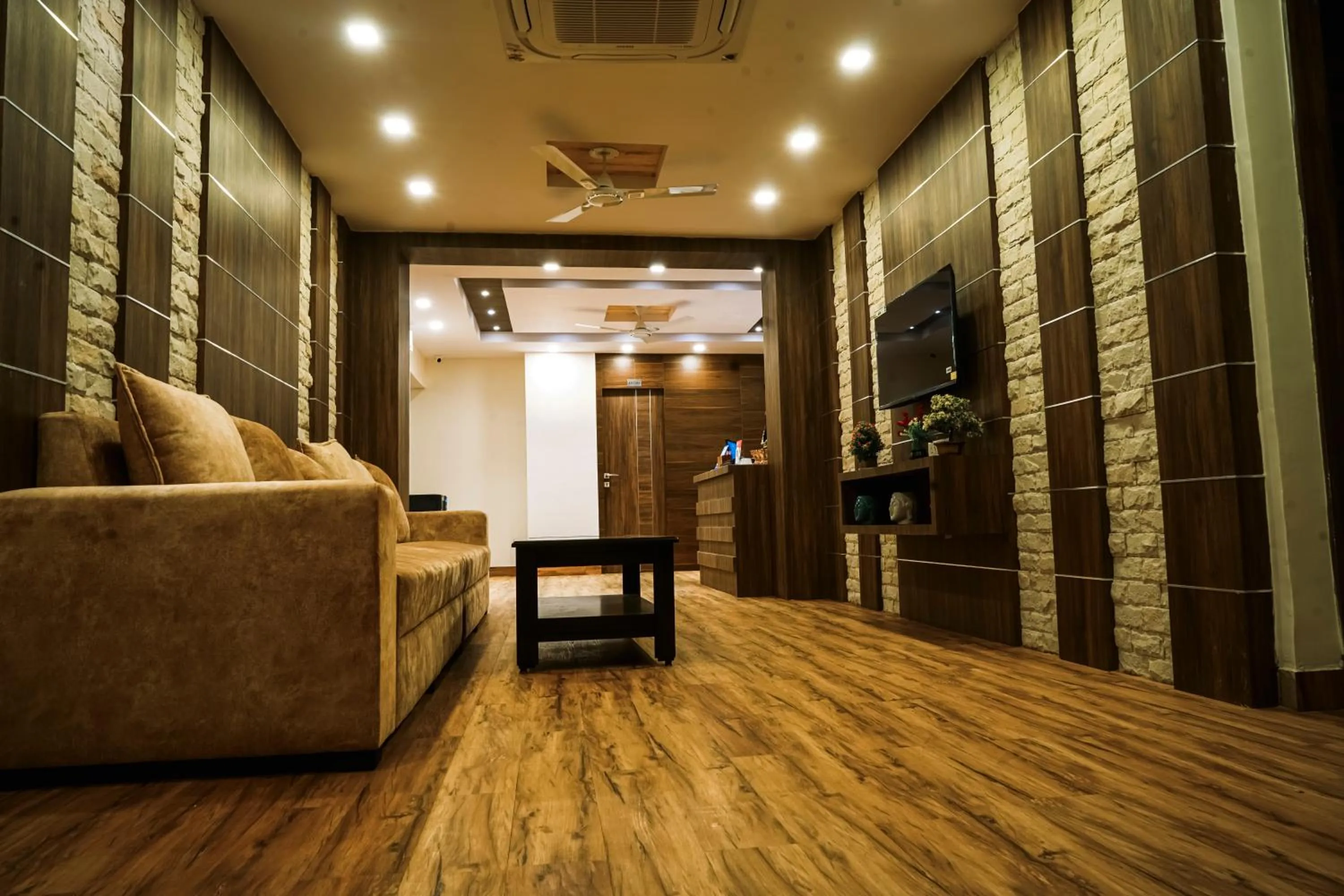 Lobby or reception in Hotel Sohrai Inn