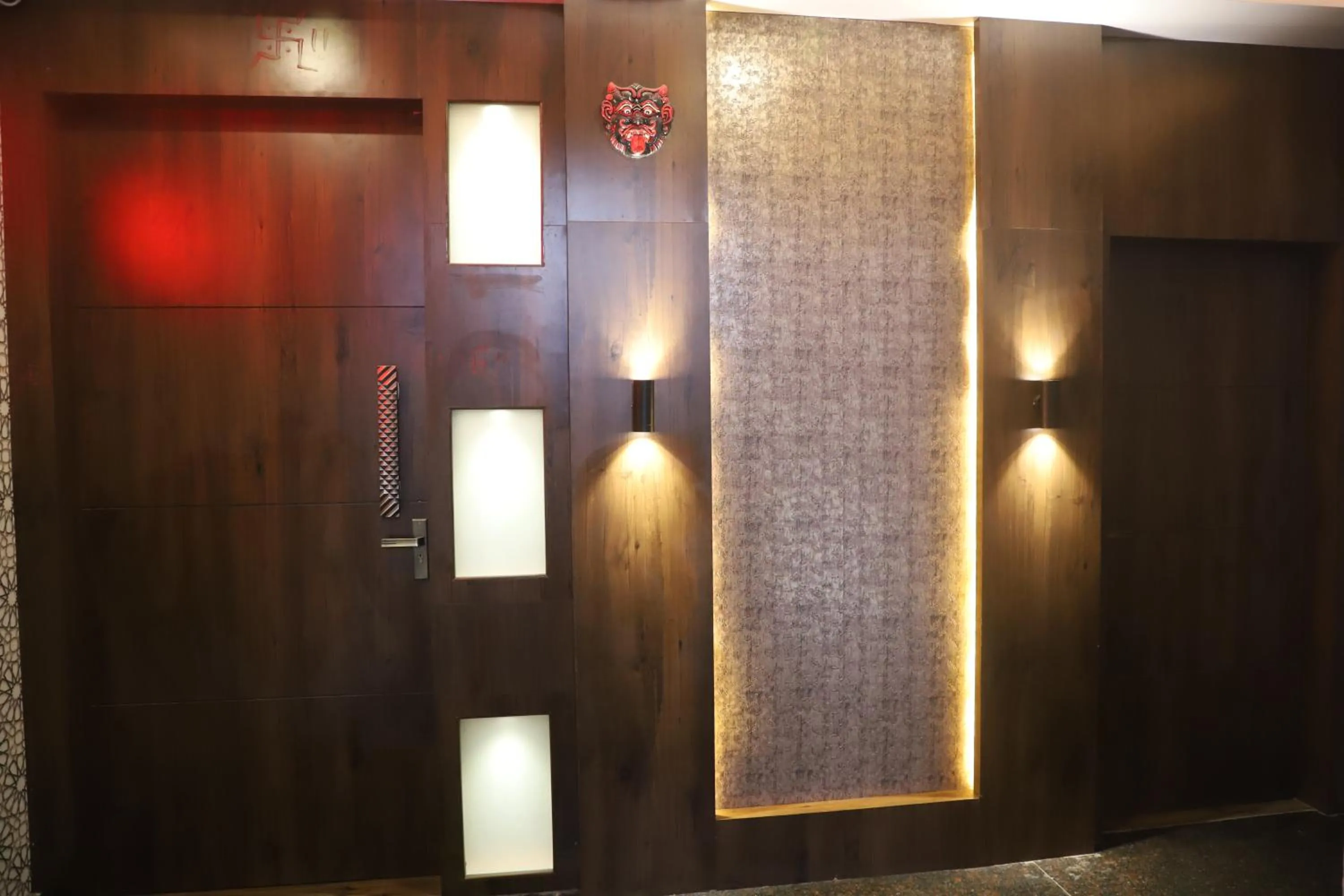 Facade/entrance in Hotel Sohrai Inn