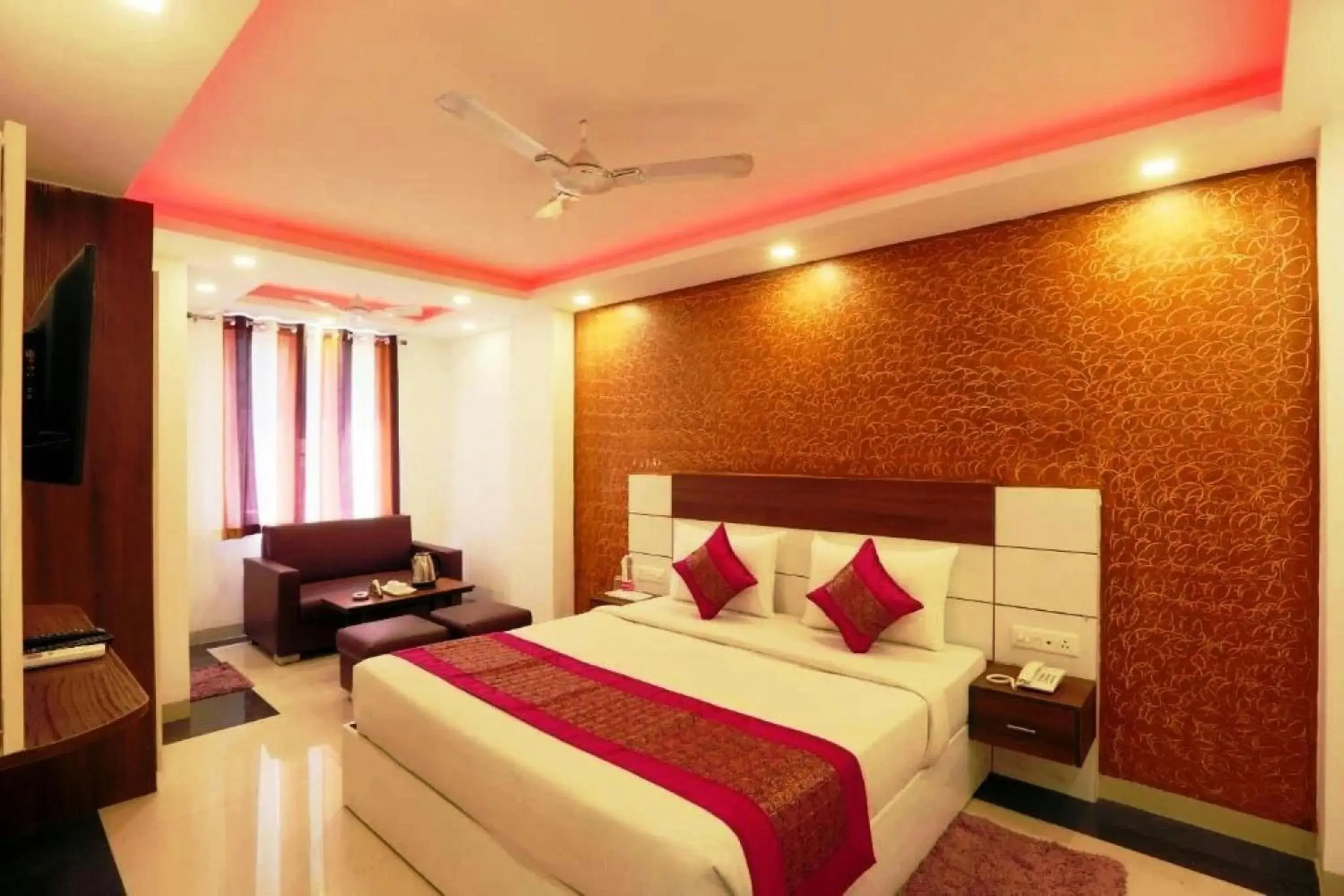 Superior King Room in Hotel Sohrai Inn Superior King Room in Hotel Sohrai Inn