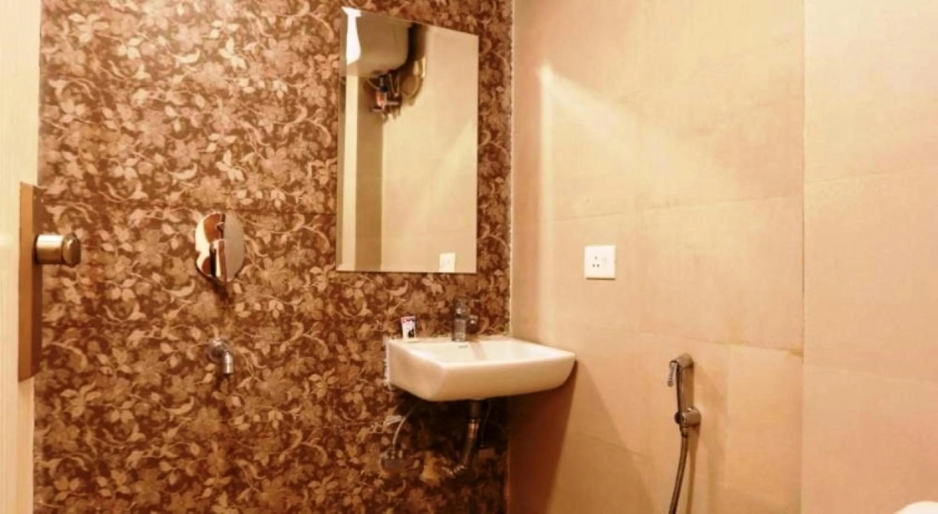 Toilet in Hotel Sohrai Inn