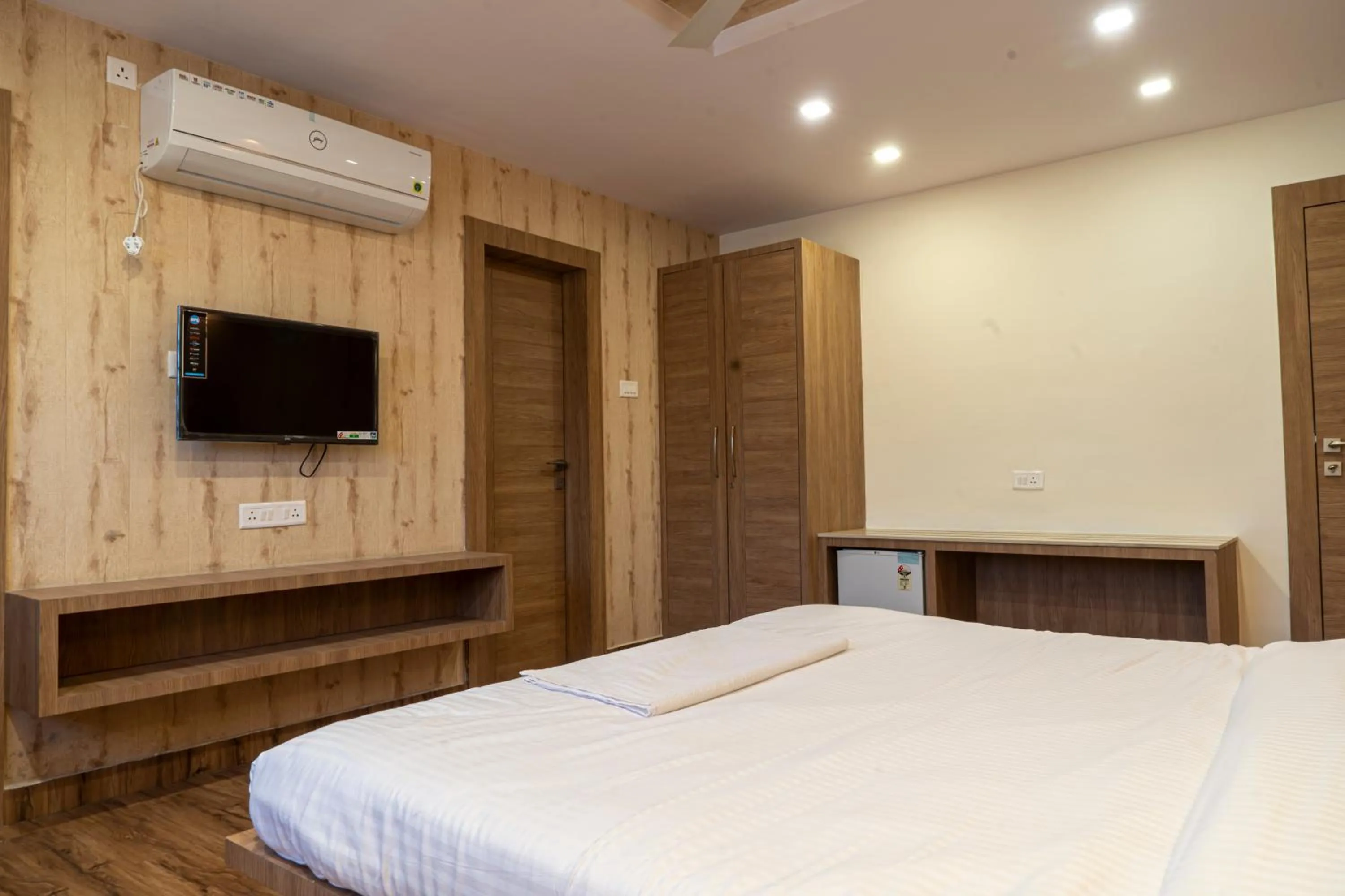 TV and multimedia in Hotel Sohrai Inn