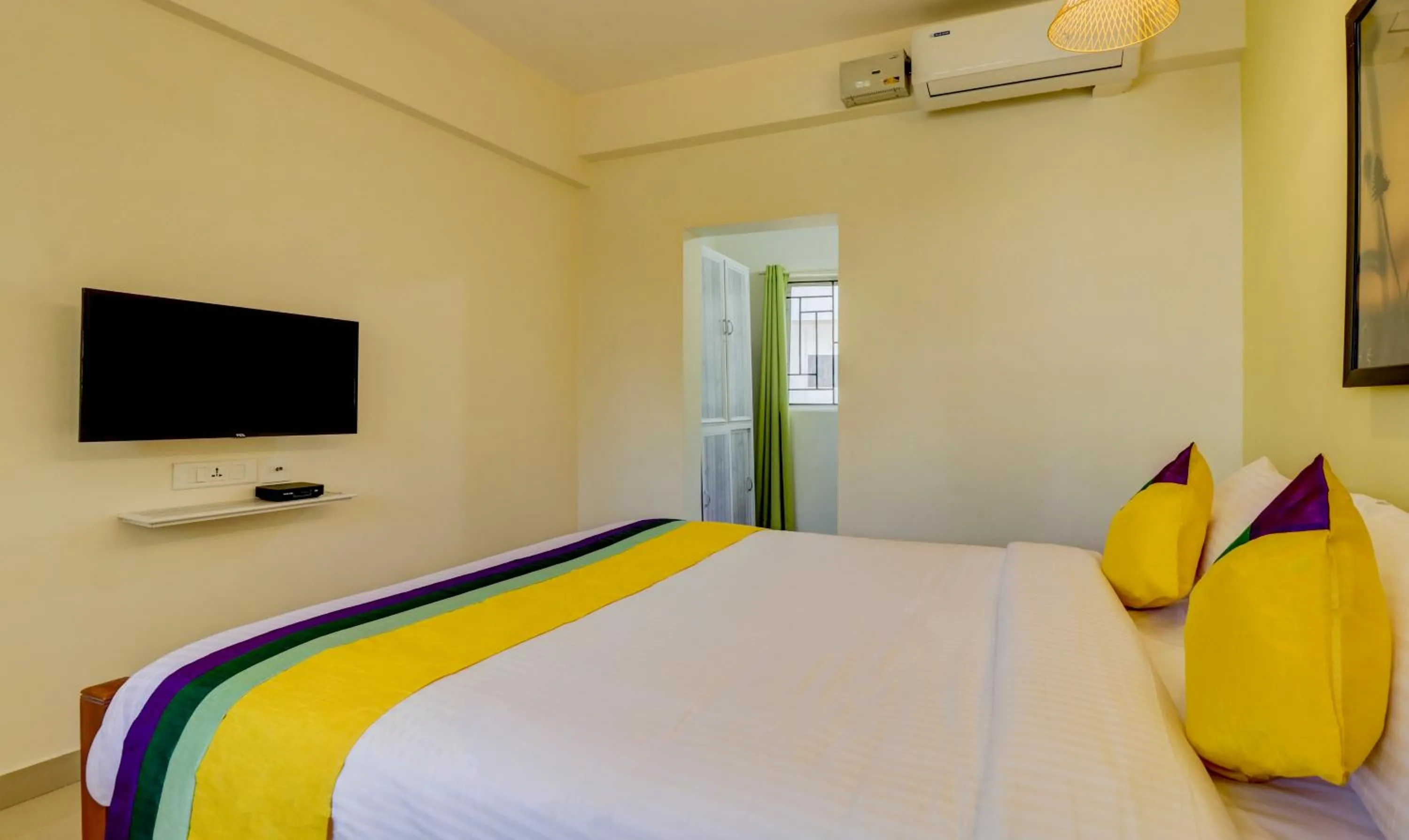 Bedroom, Bed in Itsy Hotels Ushodaya Royal Residency