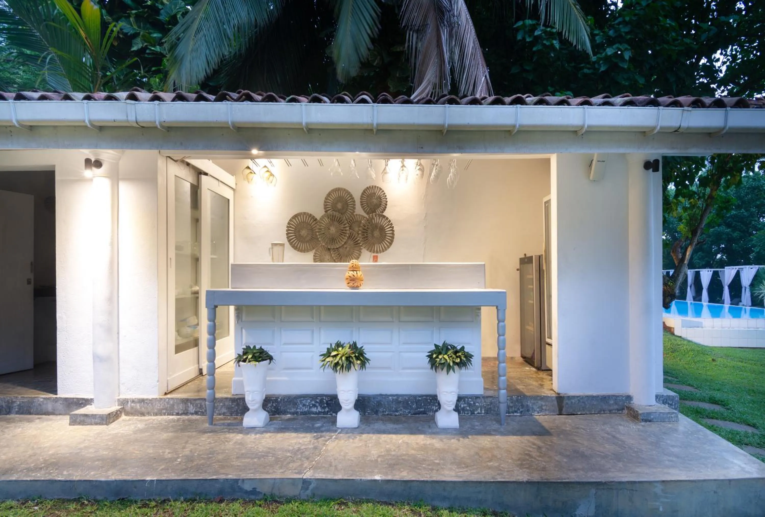 Restaurant/places to eat in W15 Escape