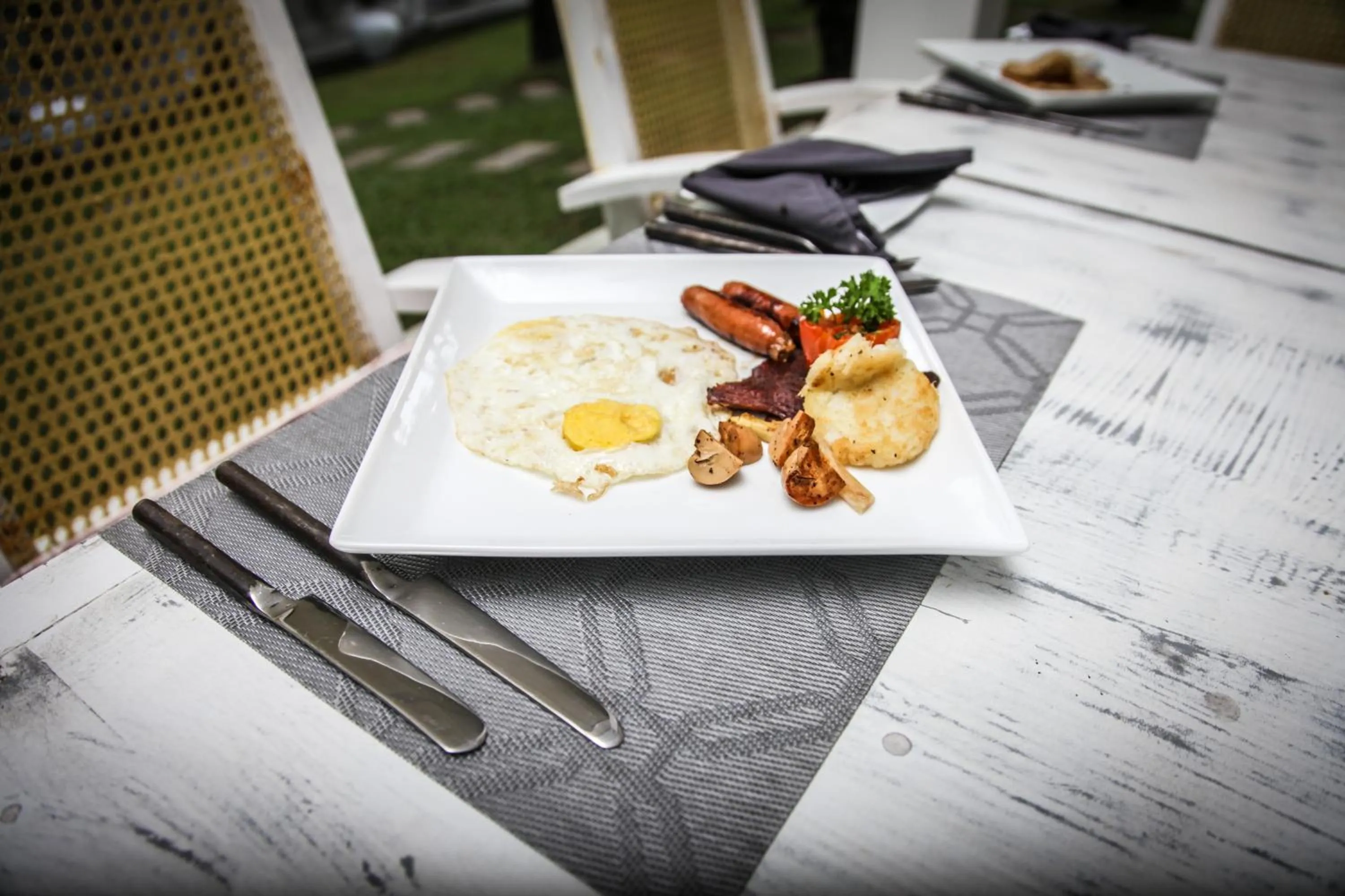 Food and drinks in W15 Escape