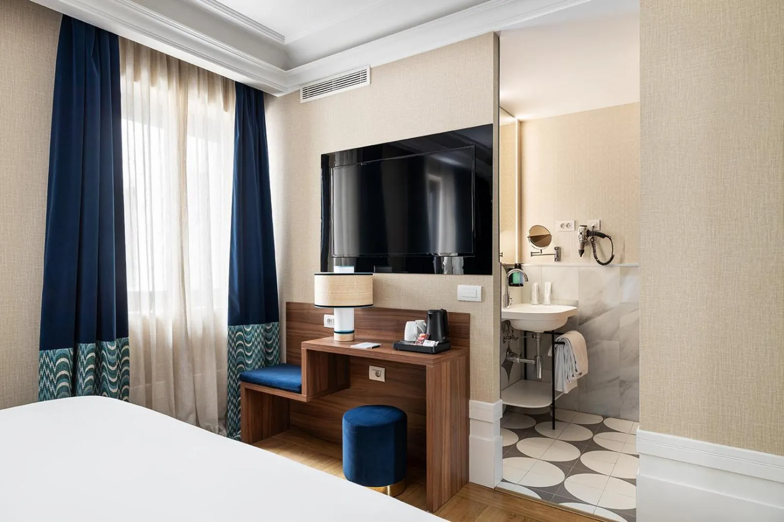 Bathroom, Bed in One Shot Recoletos