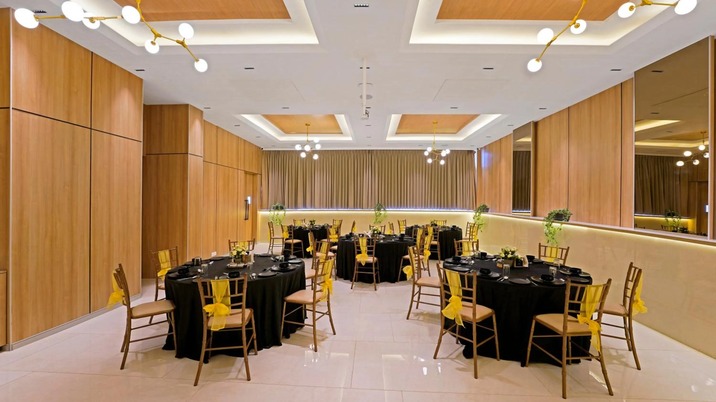 Banquet/Function facilities in Click Hotel Biz - Bangalore Airport