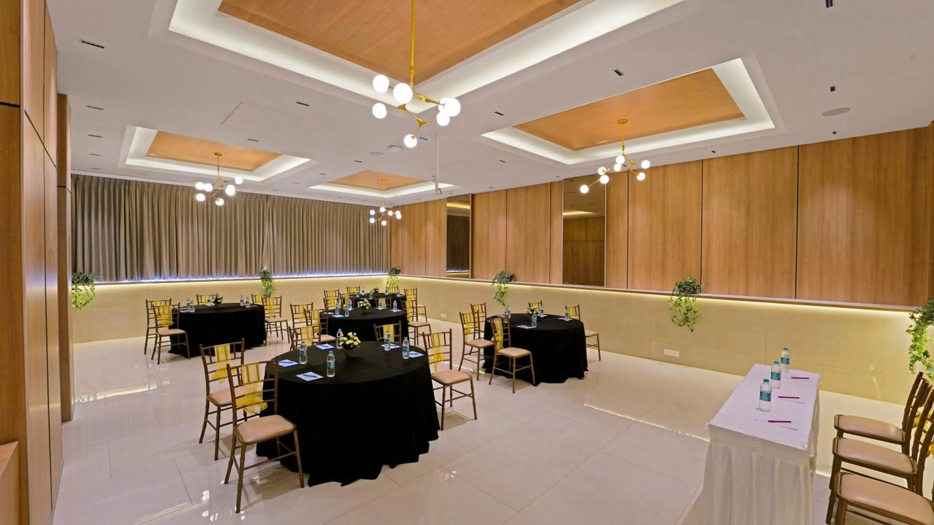 Banquet/Function facilities in Click Hotel Biz - Bangalore Airport