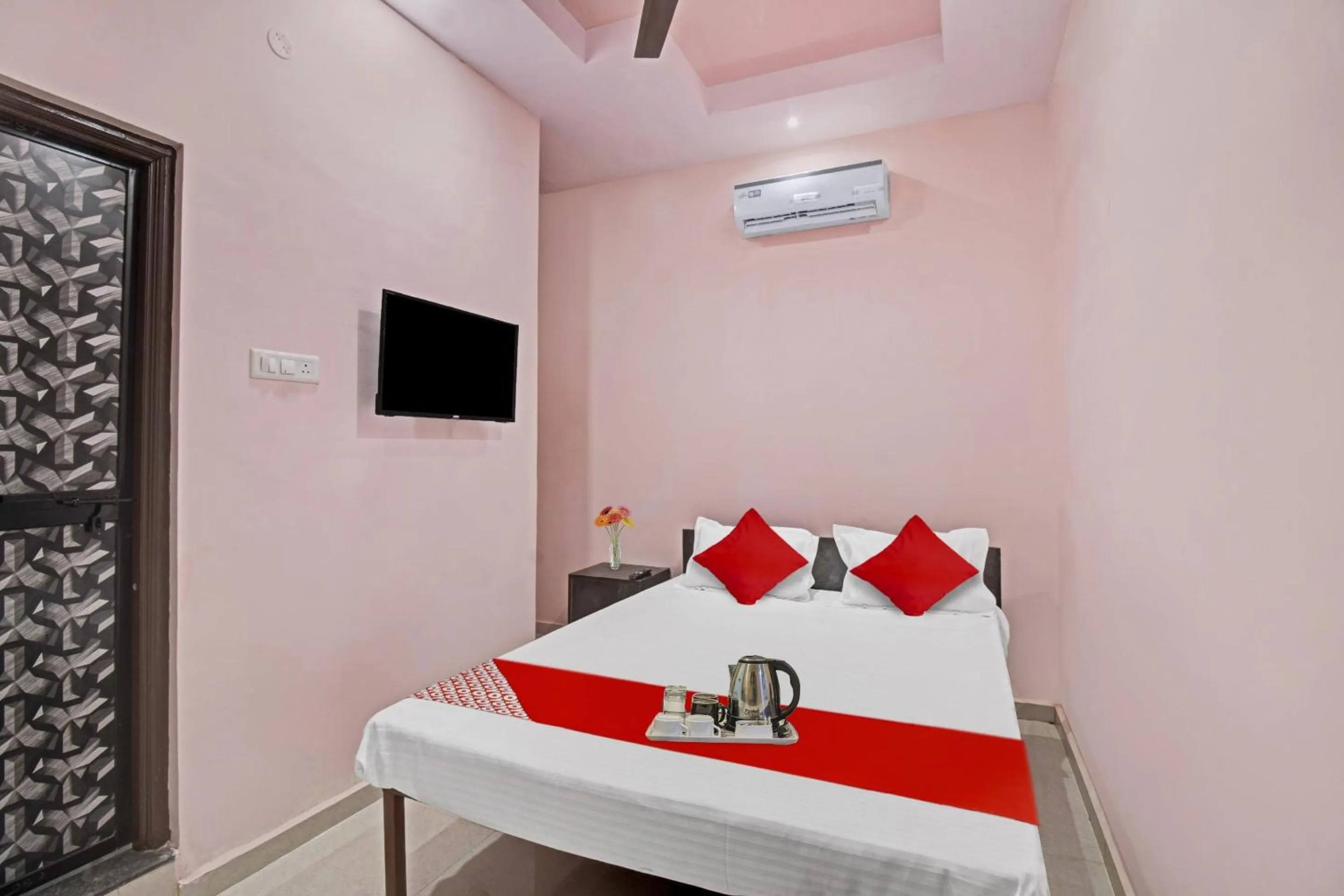 Bedroom, Bed in Hotel O by OYO R K Guest House