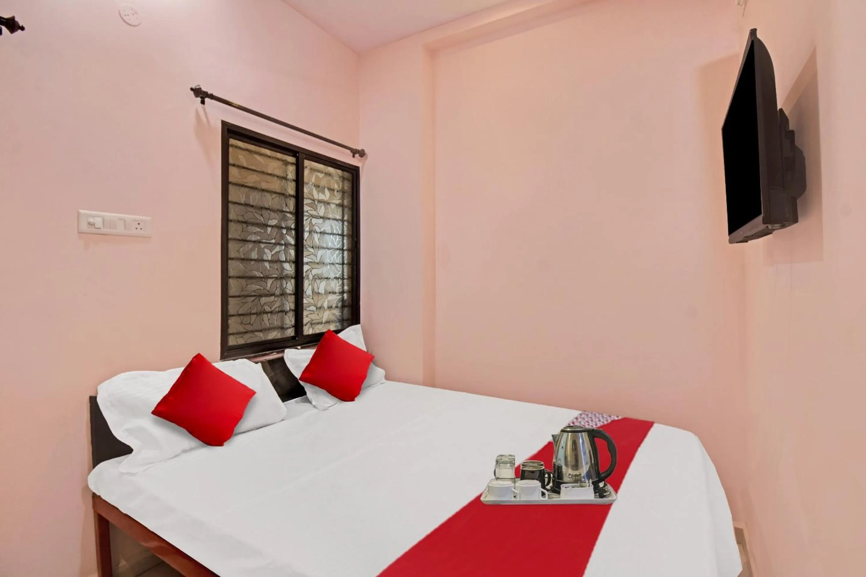 Bedroom, Bed in Hotel O by OYO R K Guest House