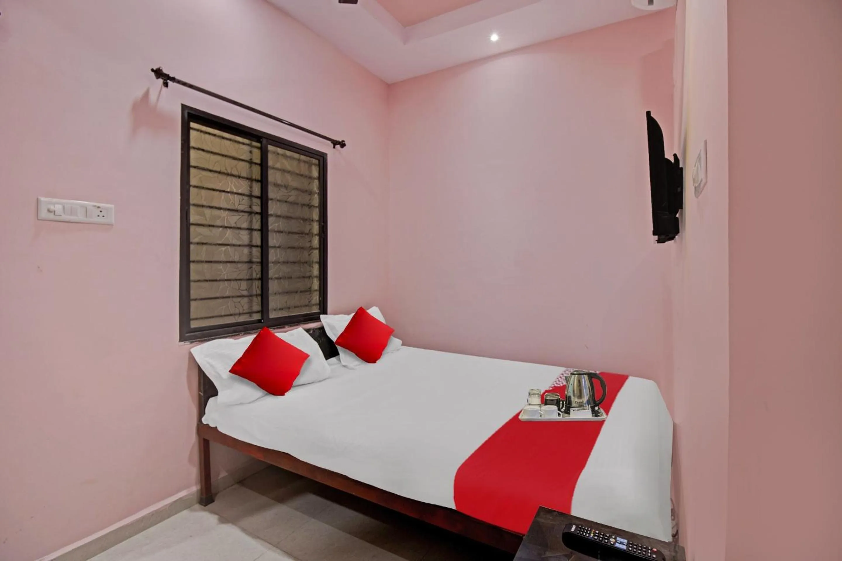 Bedroom, Bed in Hotel O by OYO R K Guest House