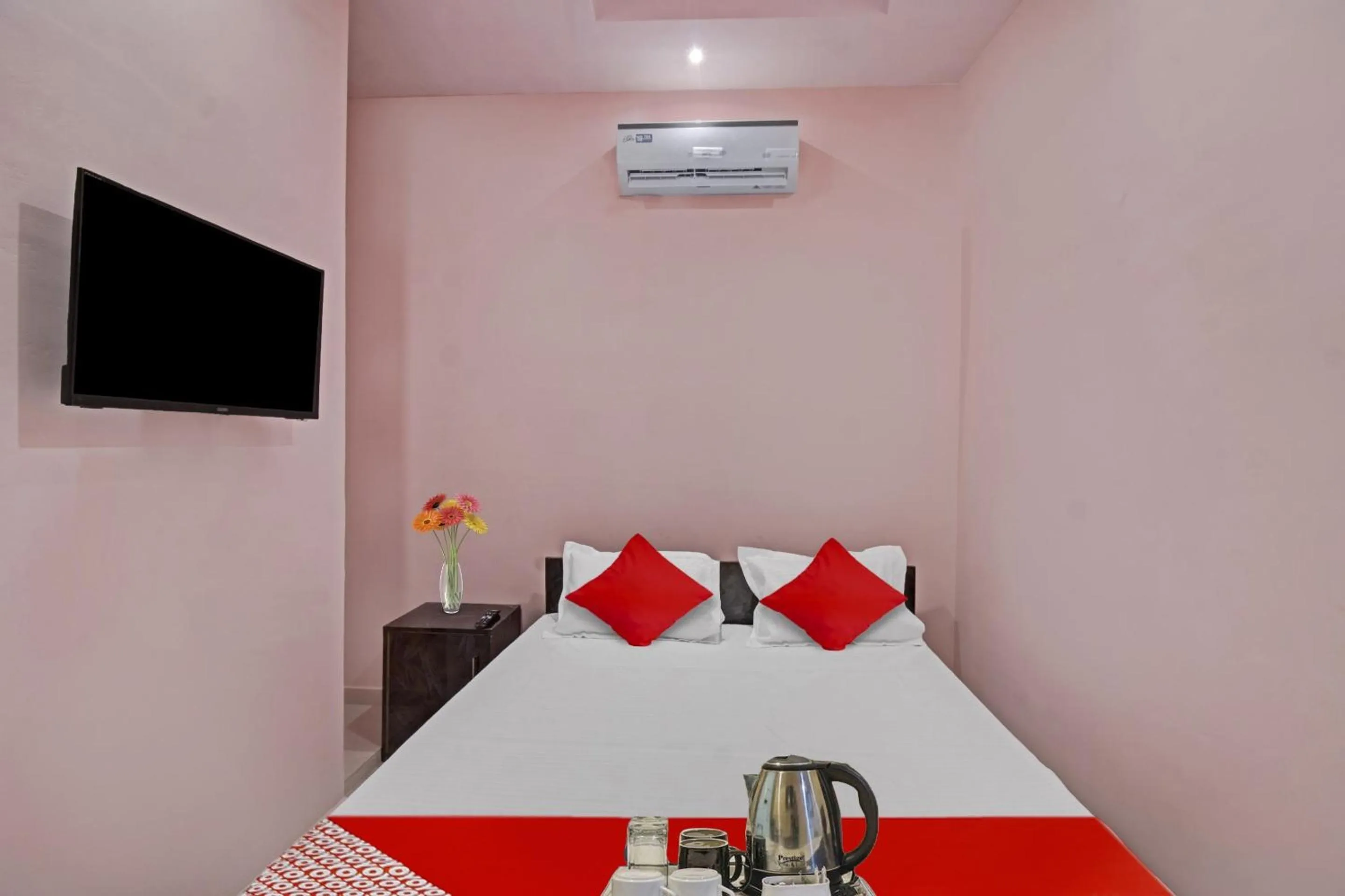 Bedroom, Bed in Hotel O by OYO R K Guest House