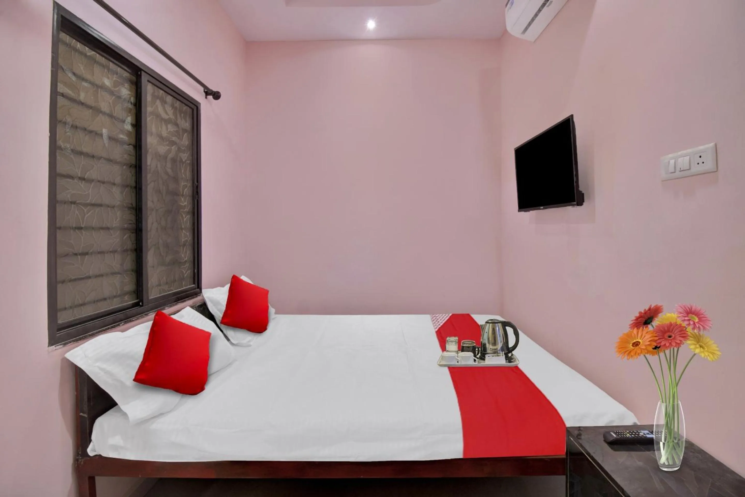 Bedroom, Bed in Hotel O by OYO R K Guest House