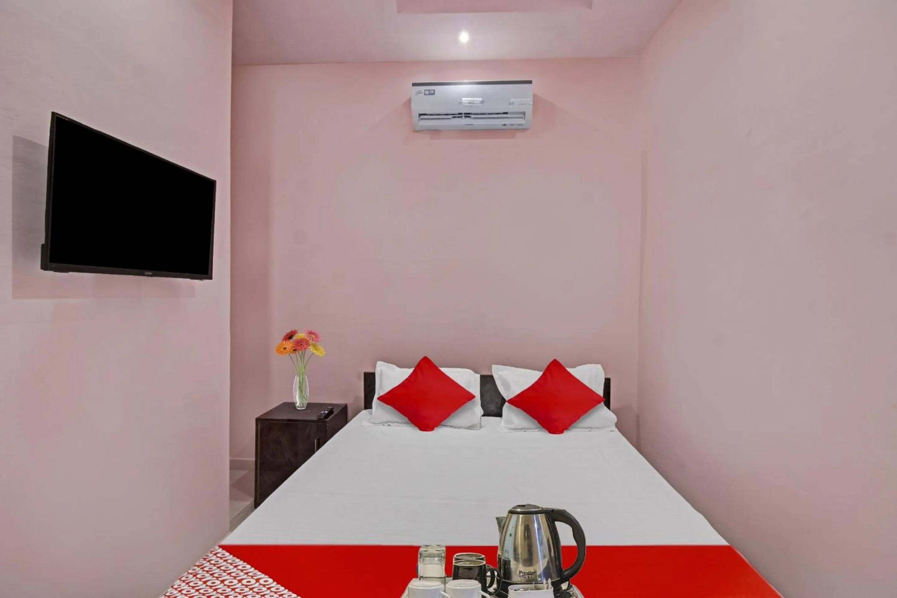 Bedroom, Bed in Hotel O by OYO R K Guest House