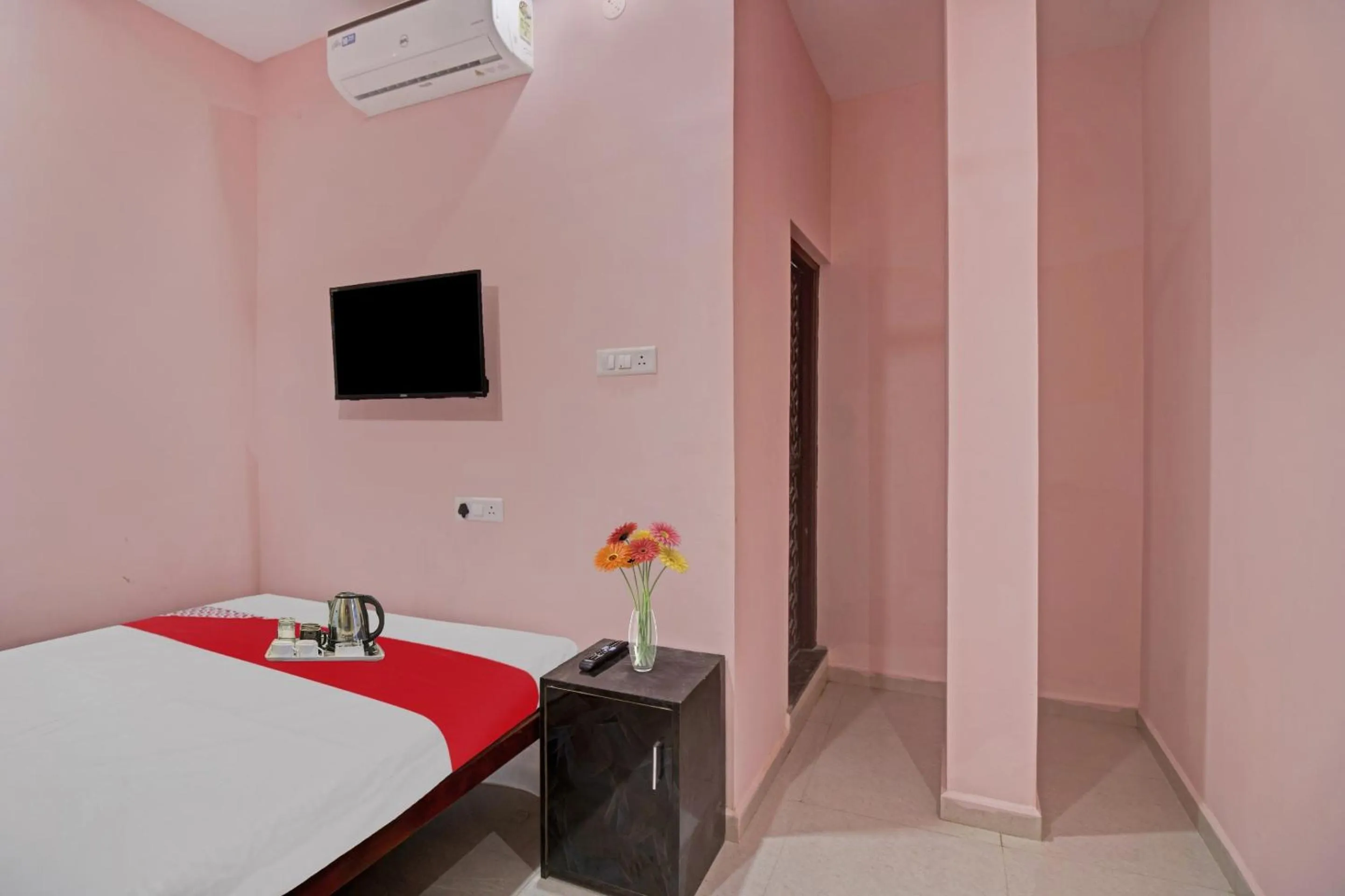 Bedroom, Bed in Hotel O by OYO R K Guest House