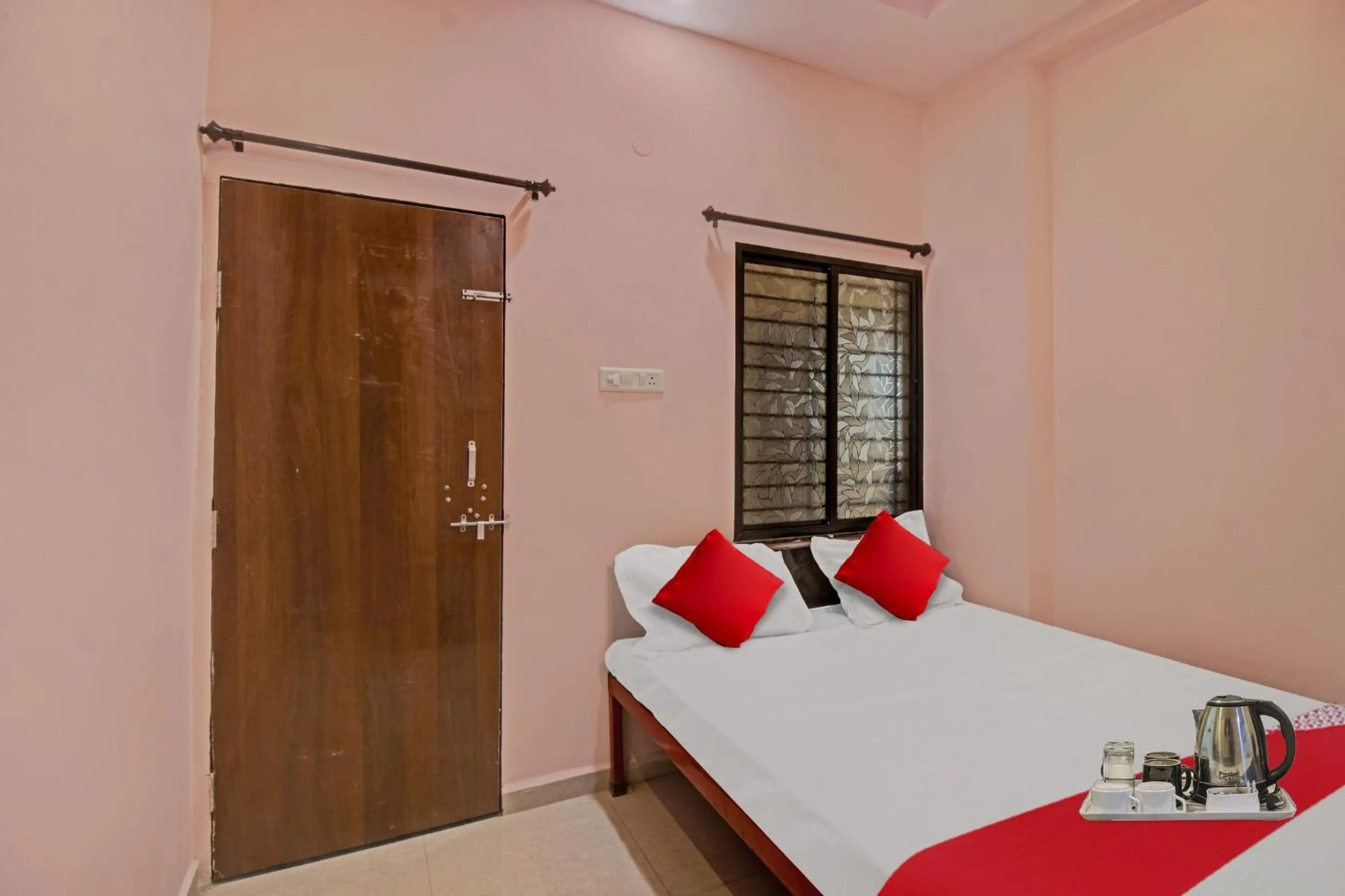 Bedroom, Bed in Hotel O by OYO R K Guest House