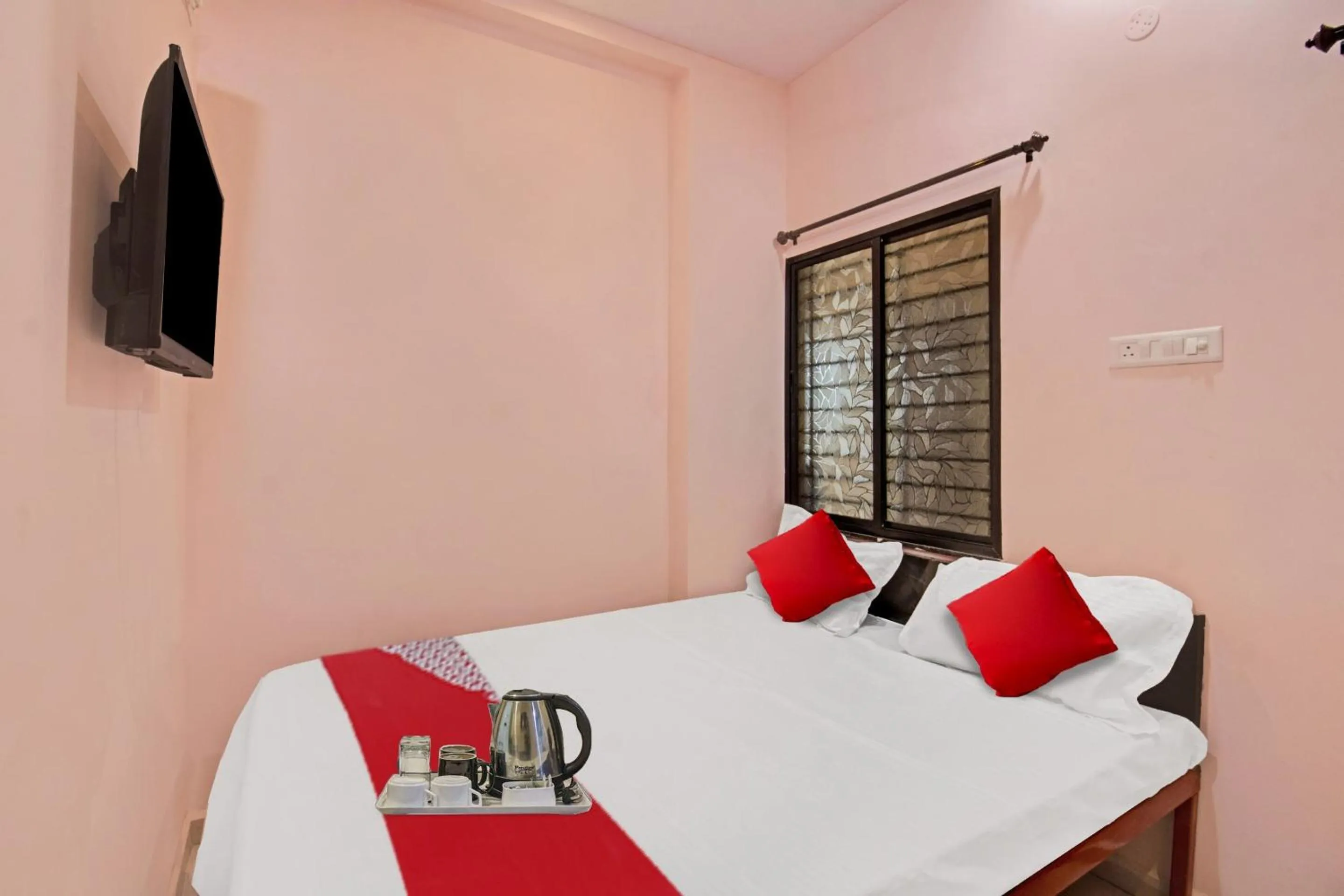 Bedroom, Bed in Hotel O by OYO R K Guest House