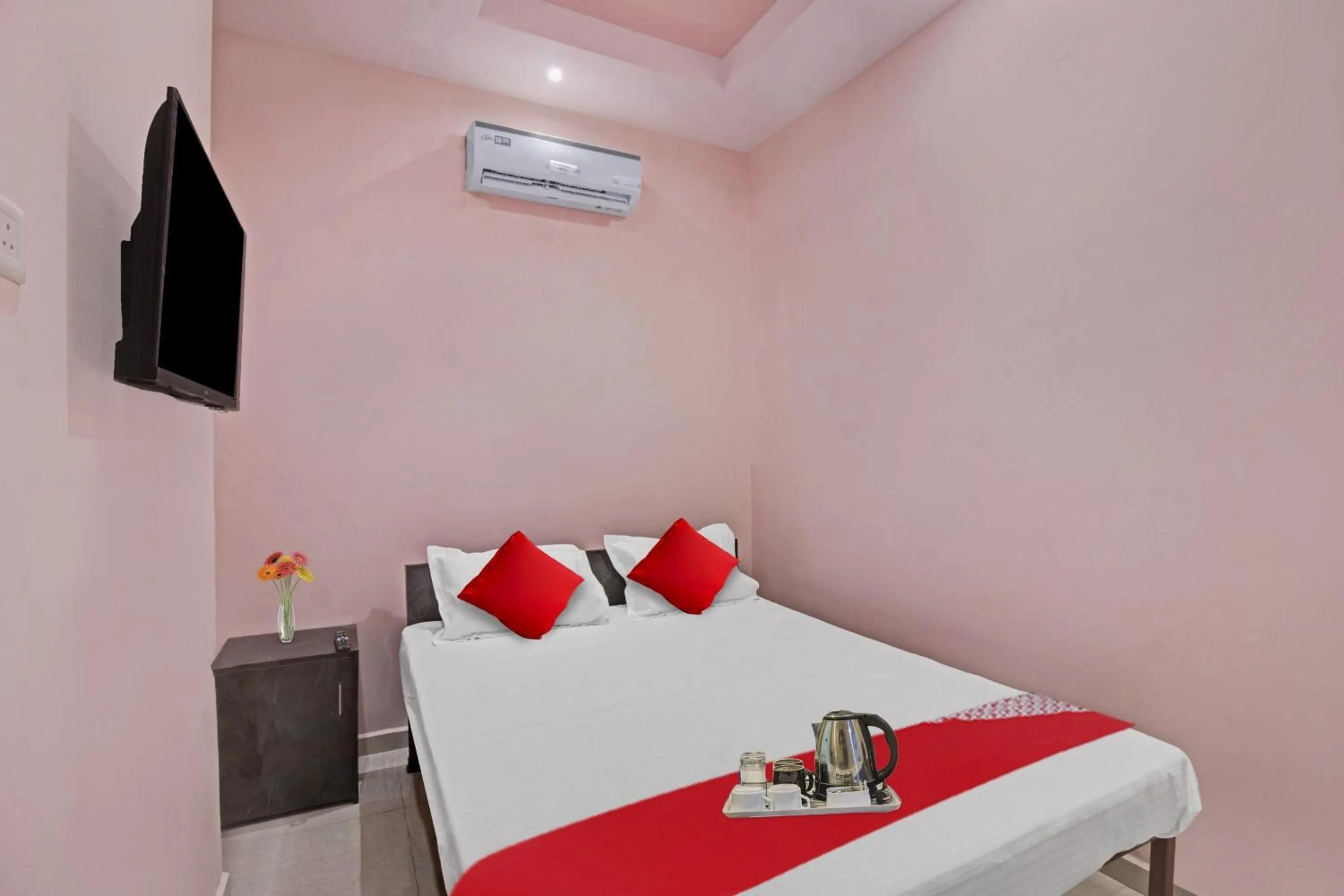 Bedroom, Bed in Hotel O by OYO R K Guest House