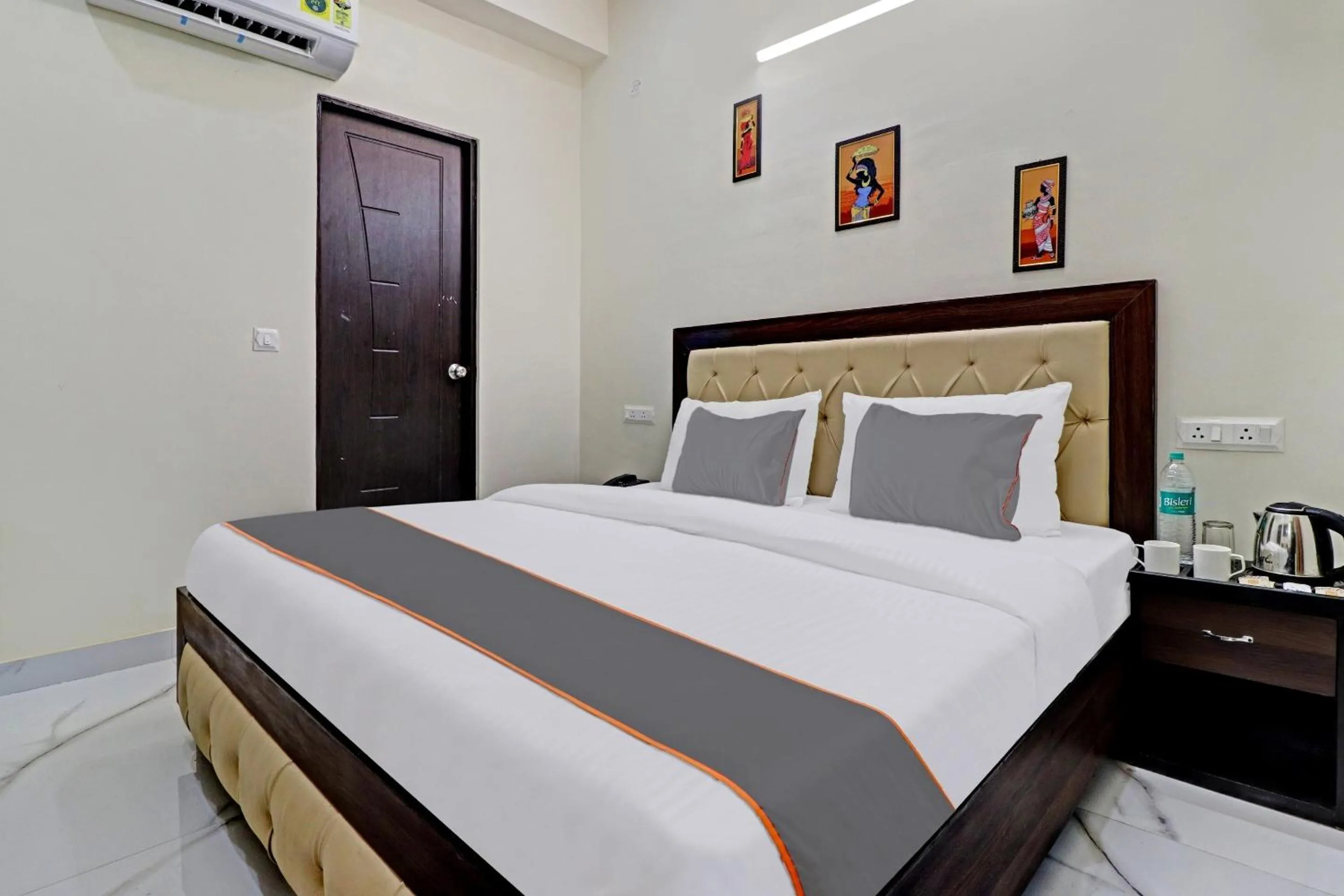 Bedroom, Bed in Hotel O VICTORIA PALACE