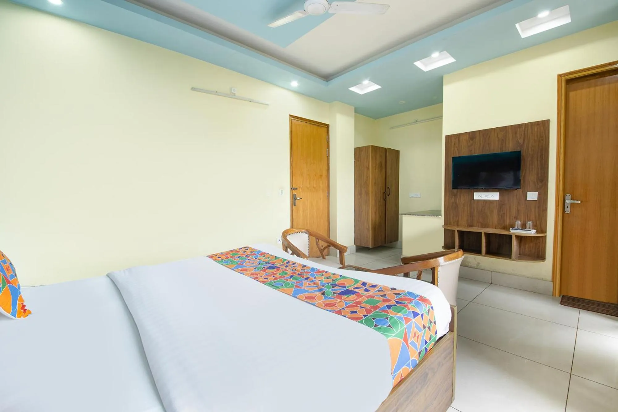 Bed in FabHotel Crestwood Inn