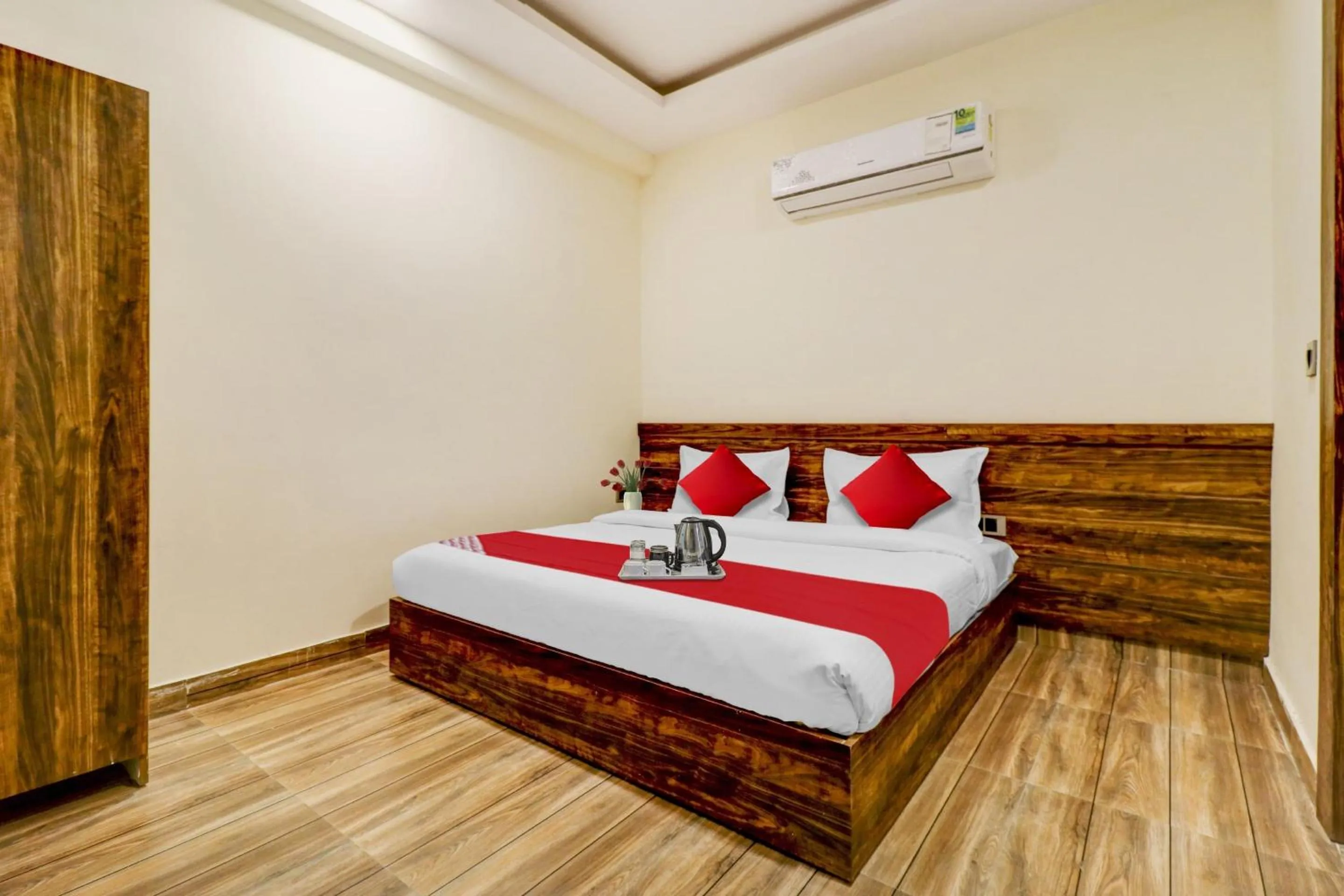 Bedroom, Bed in Super Hotel O Times Square