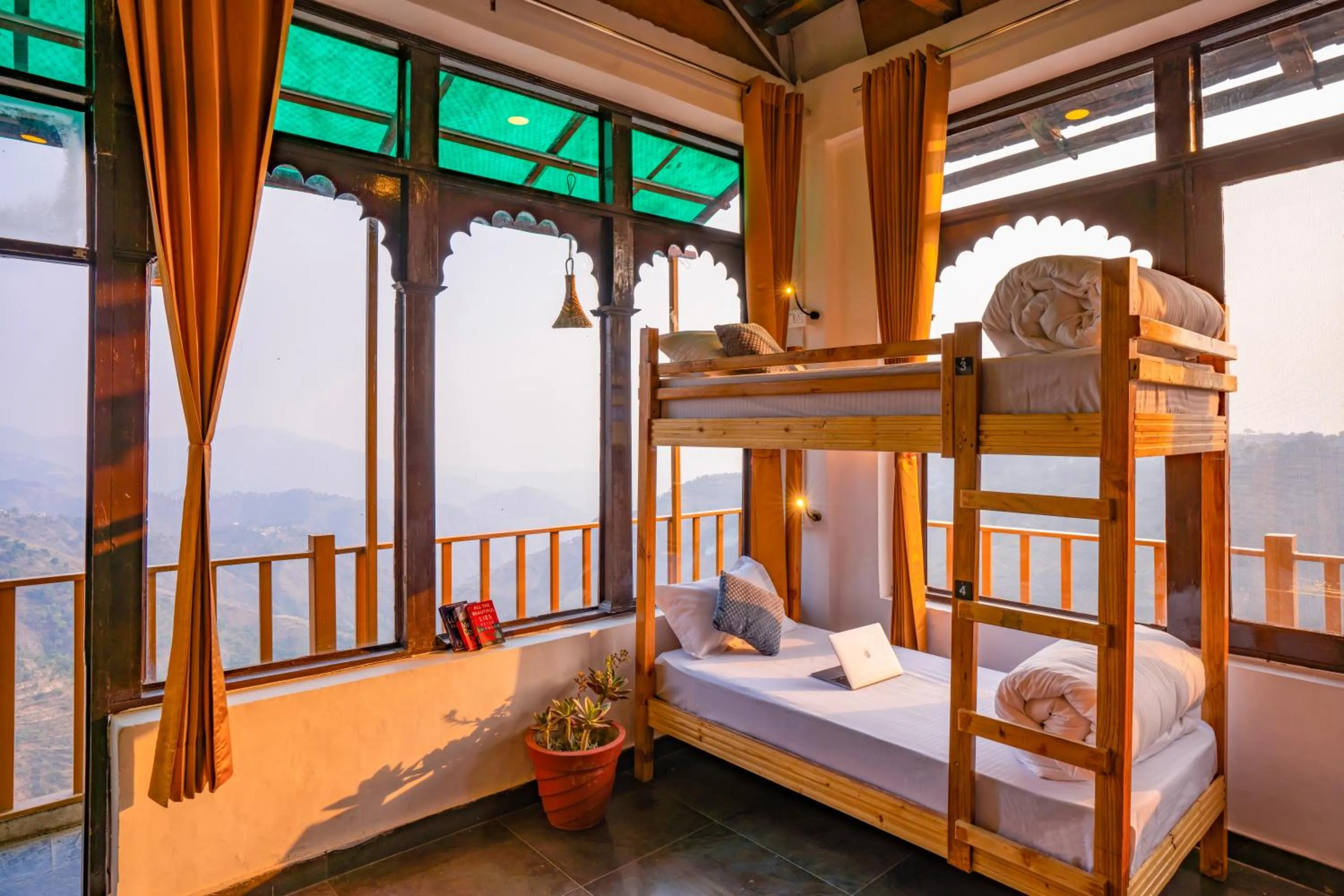 View (from property/room), Bed in Zostel Banikhet (Dalhousie)