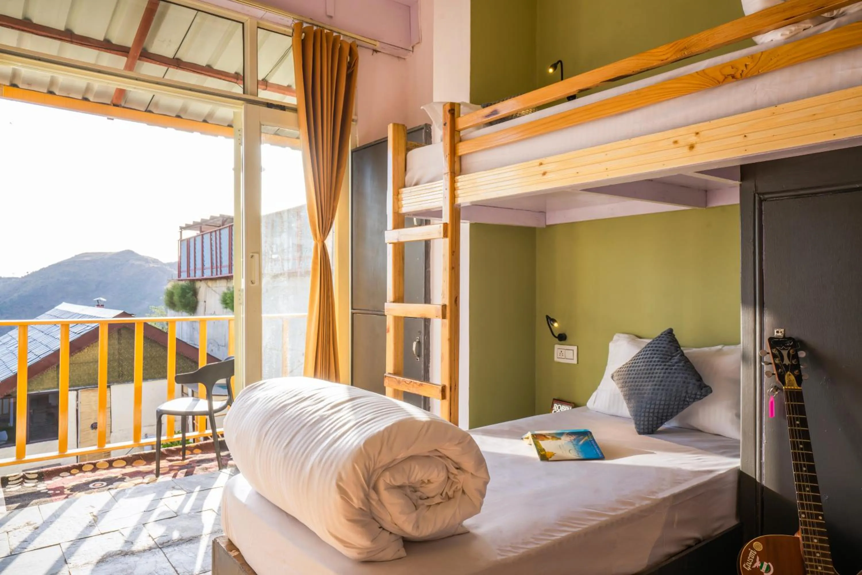 View (from property/room), Bed in Zostel Banikhet (Dalhousie)