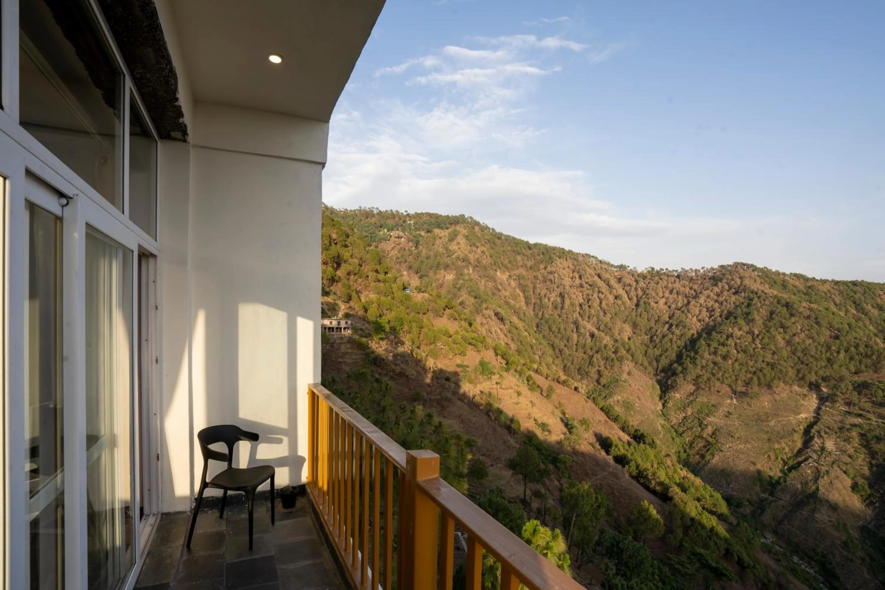 Natural landscape in Zostel Banikhet (Dalhousie)