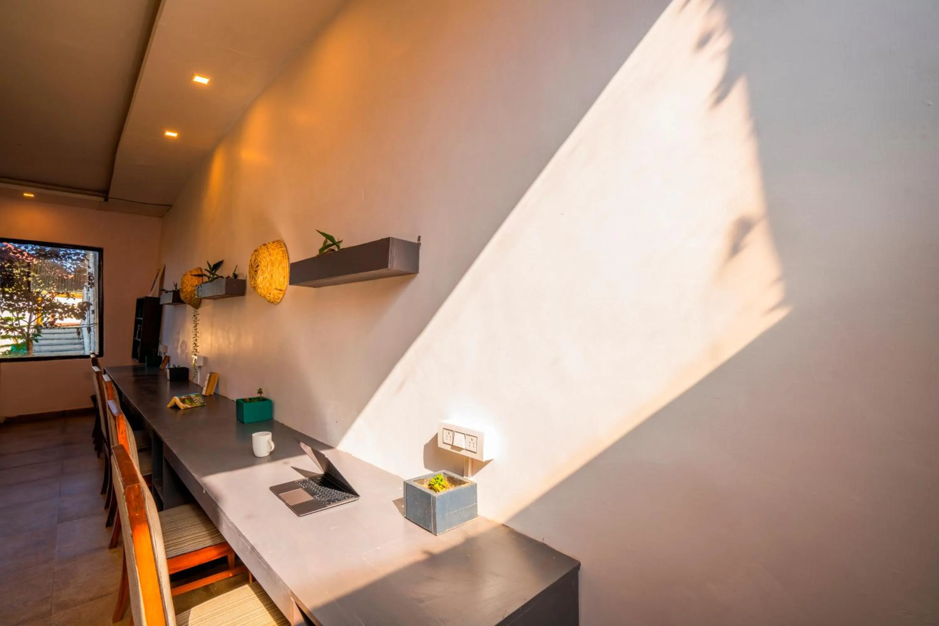 hair dresser in Zostel Banikhet (Dalhousie)