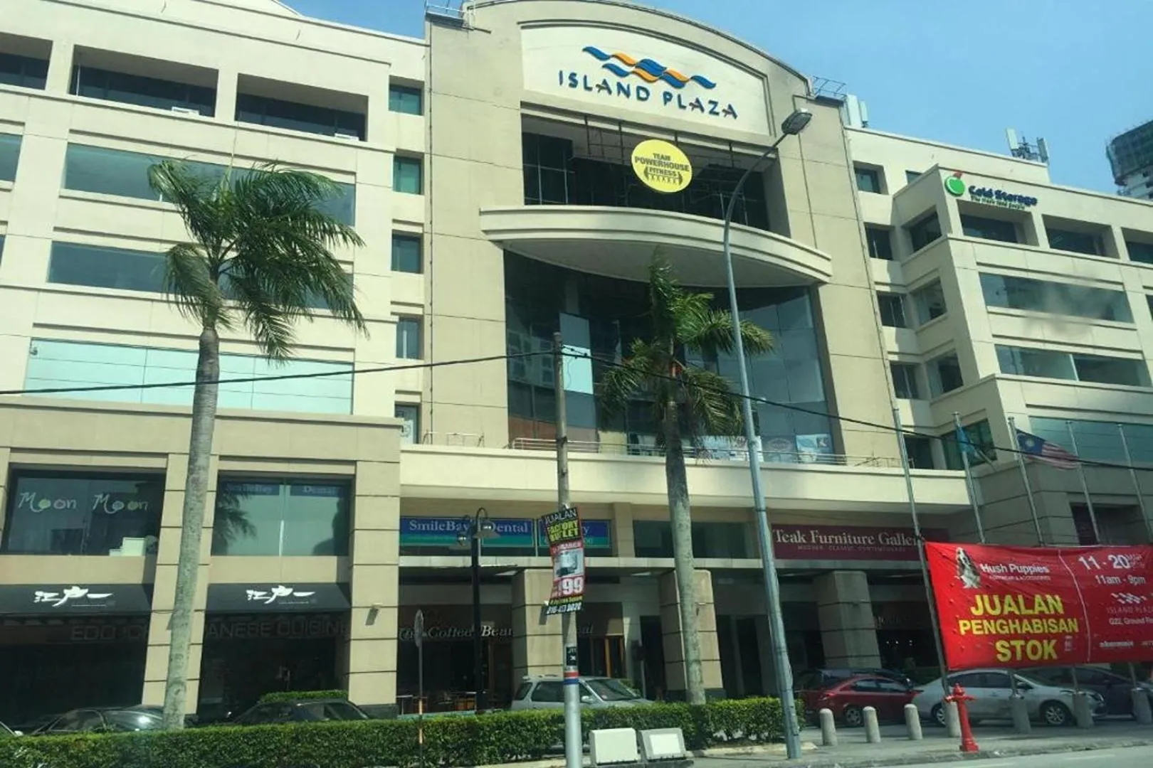 Supermarket/grocery shop in 118 Robbin's Nest