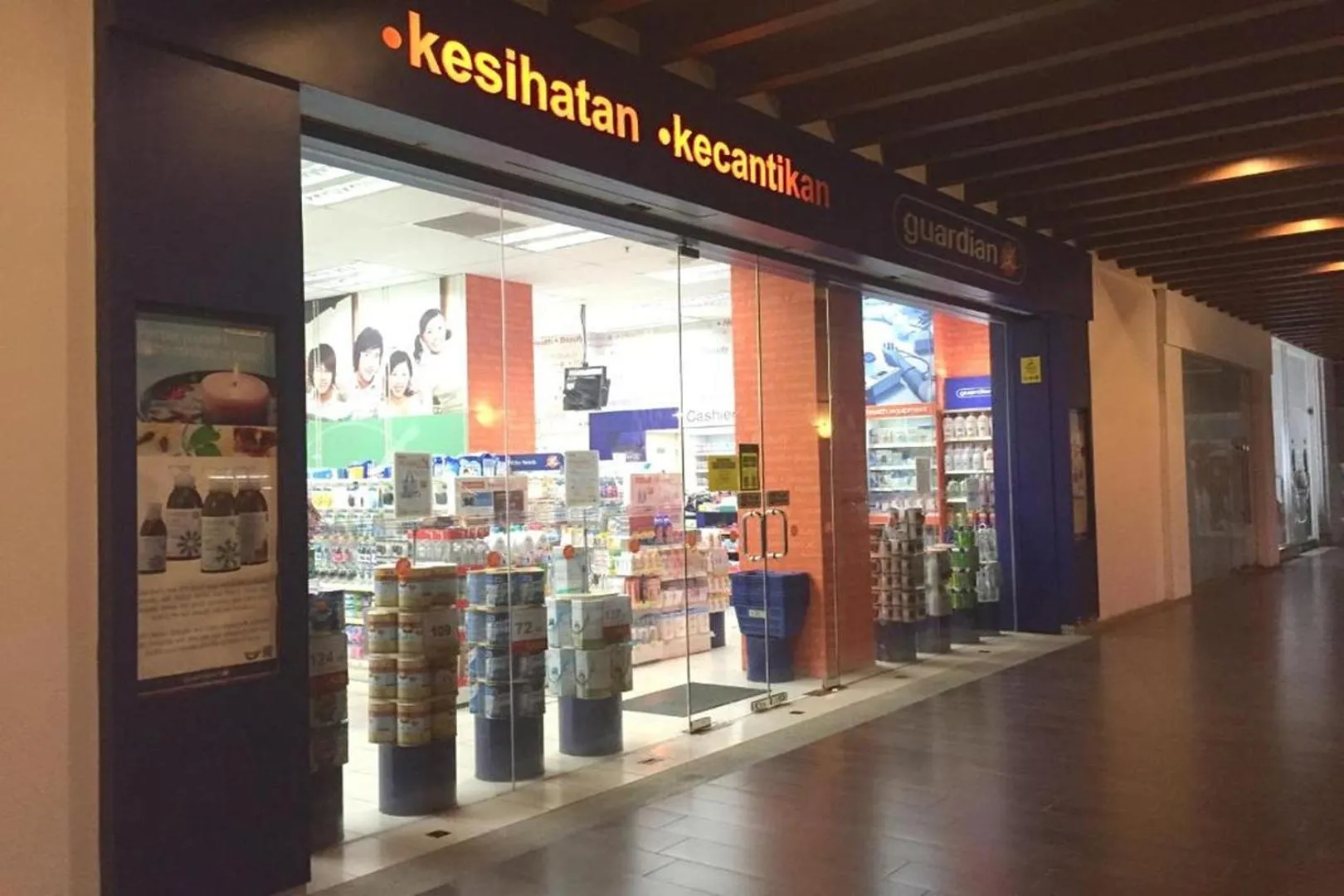 Supermarket/grocery shop in 118 Robbin's Nest