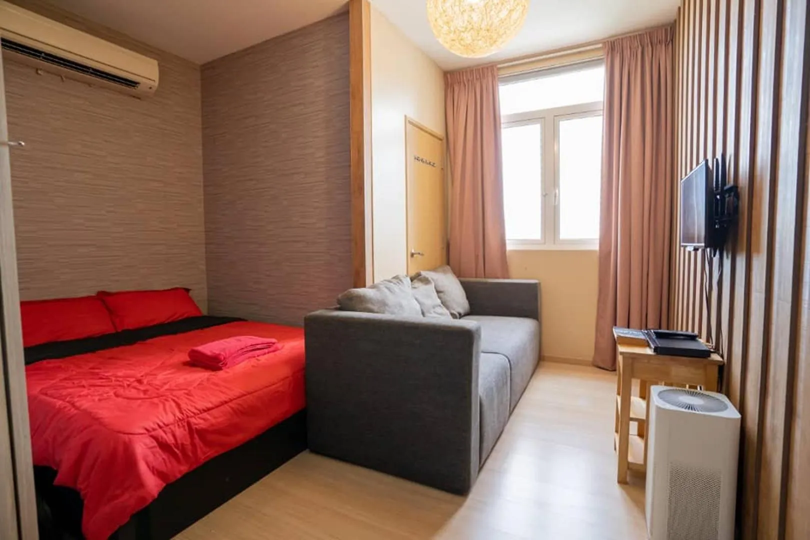 Photo of the whole room in 118 Robbin's Nest