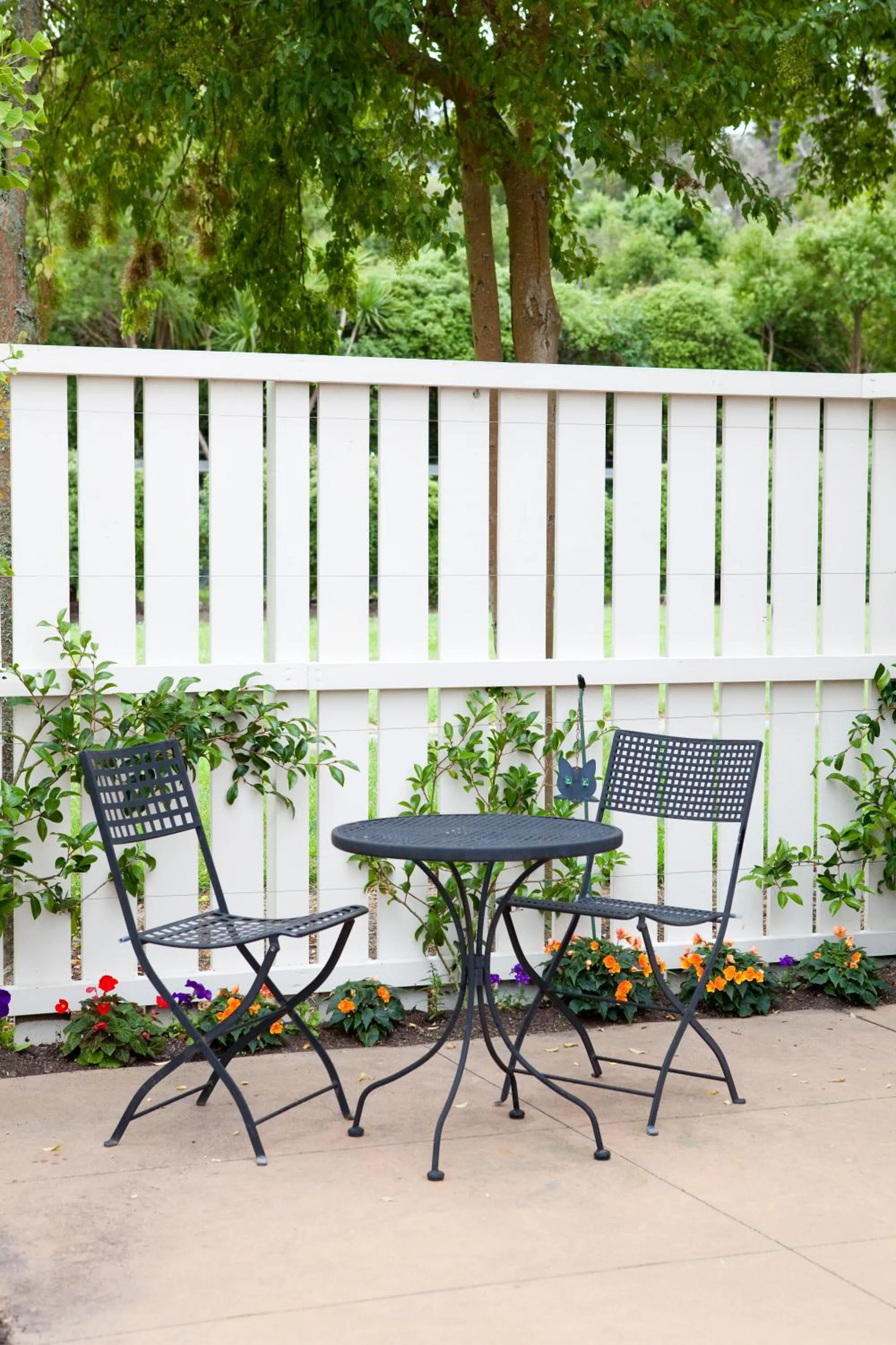 Patio in Kings Of Riccarton Motel- Close to Railway Station and Airport with Shuttle service