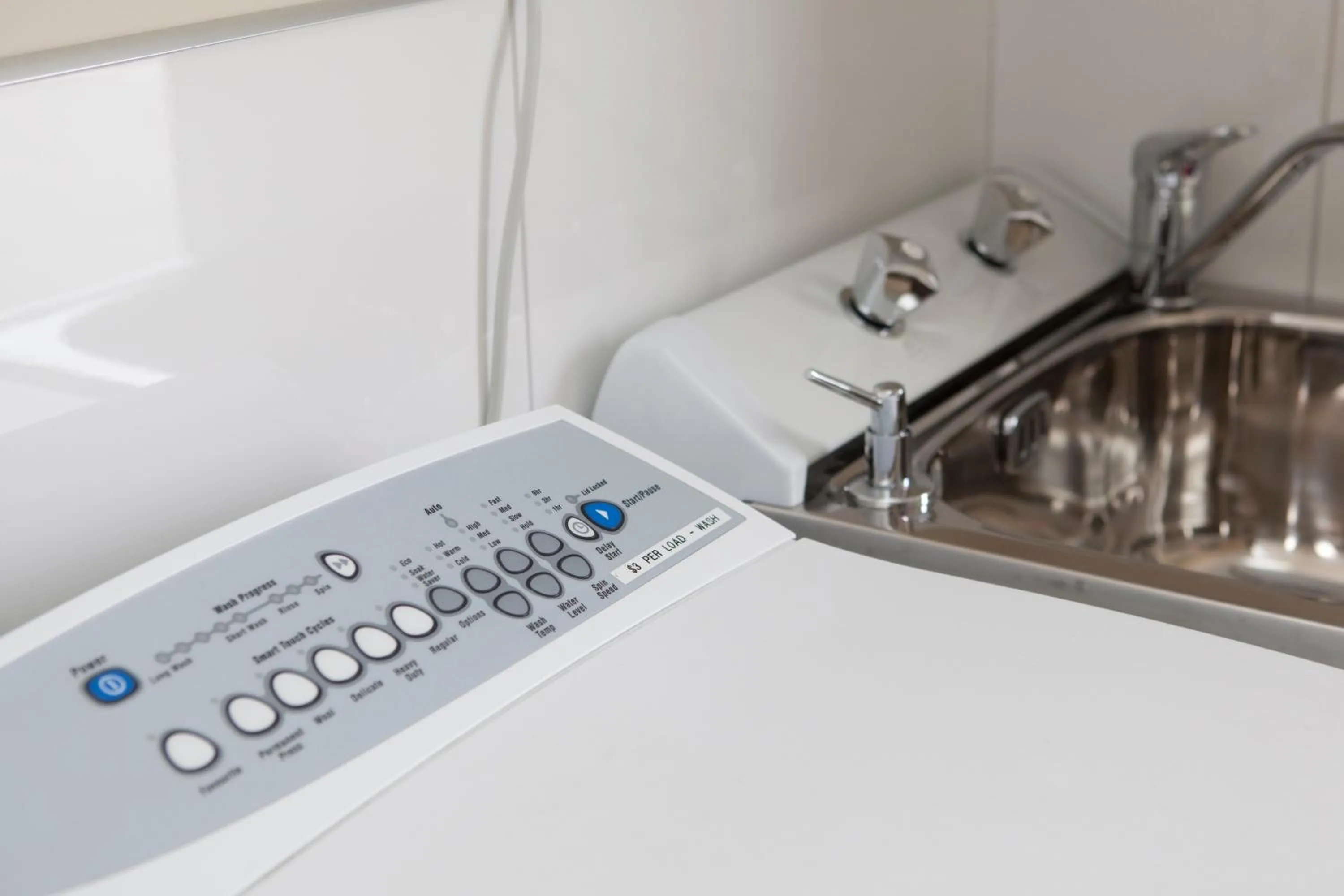 washing machine in Kings Of Riccarton Motel- Close to Railway Station and Airport with Shuttle service