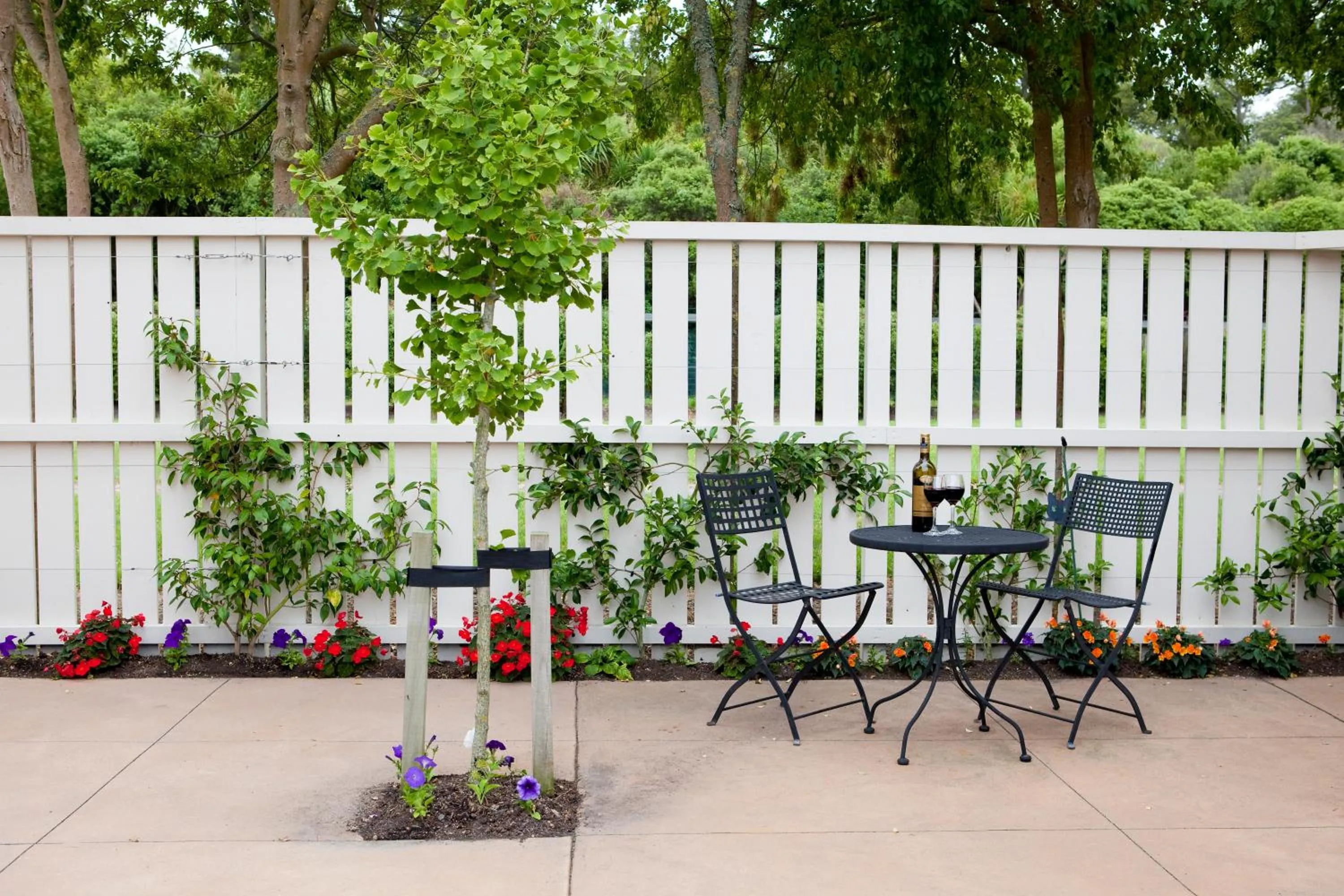 Patio in Kings Of Riccarton Motel- Close to Railway Station and Airport with Shuttle service